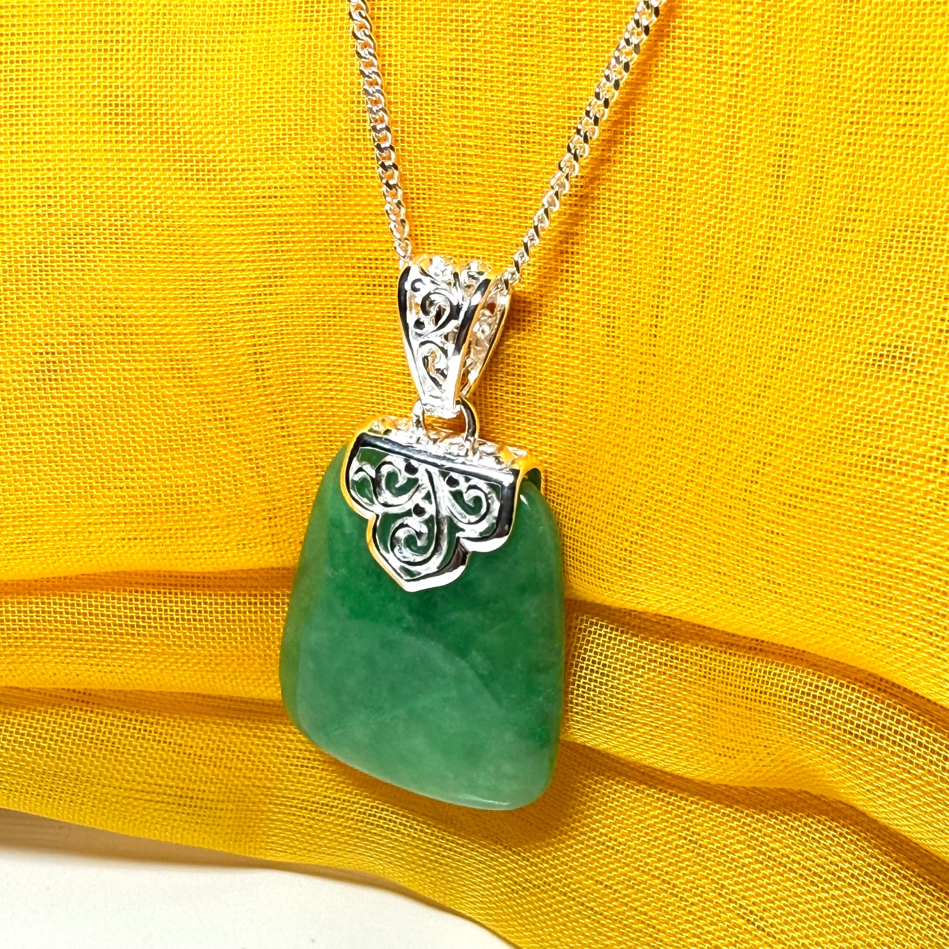 A real green jade necklace large shaped with a patterned top pendant with chain, simply stunning