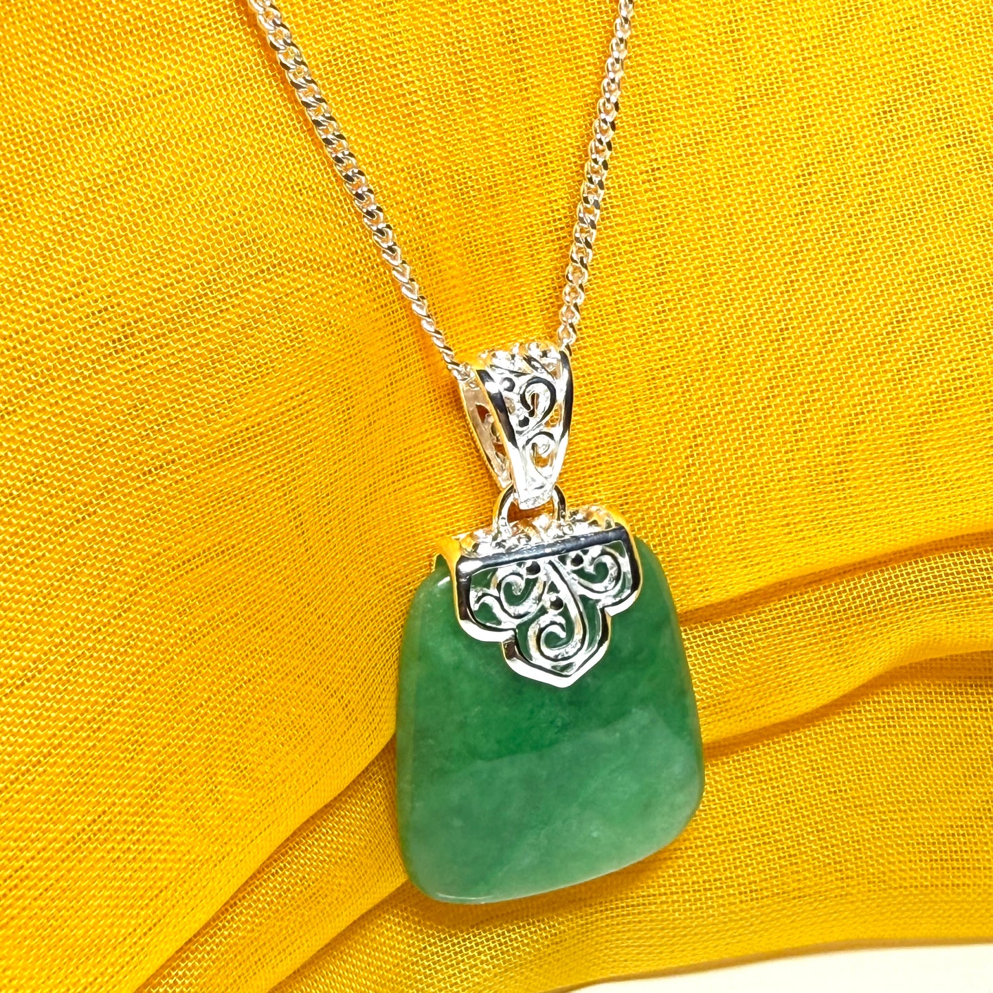 A real green jade necklace large shaped with a patterned top pendant with chain, simply stunning