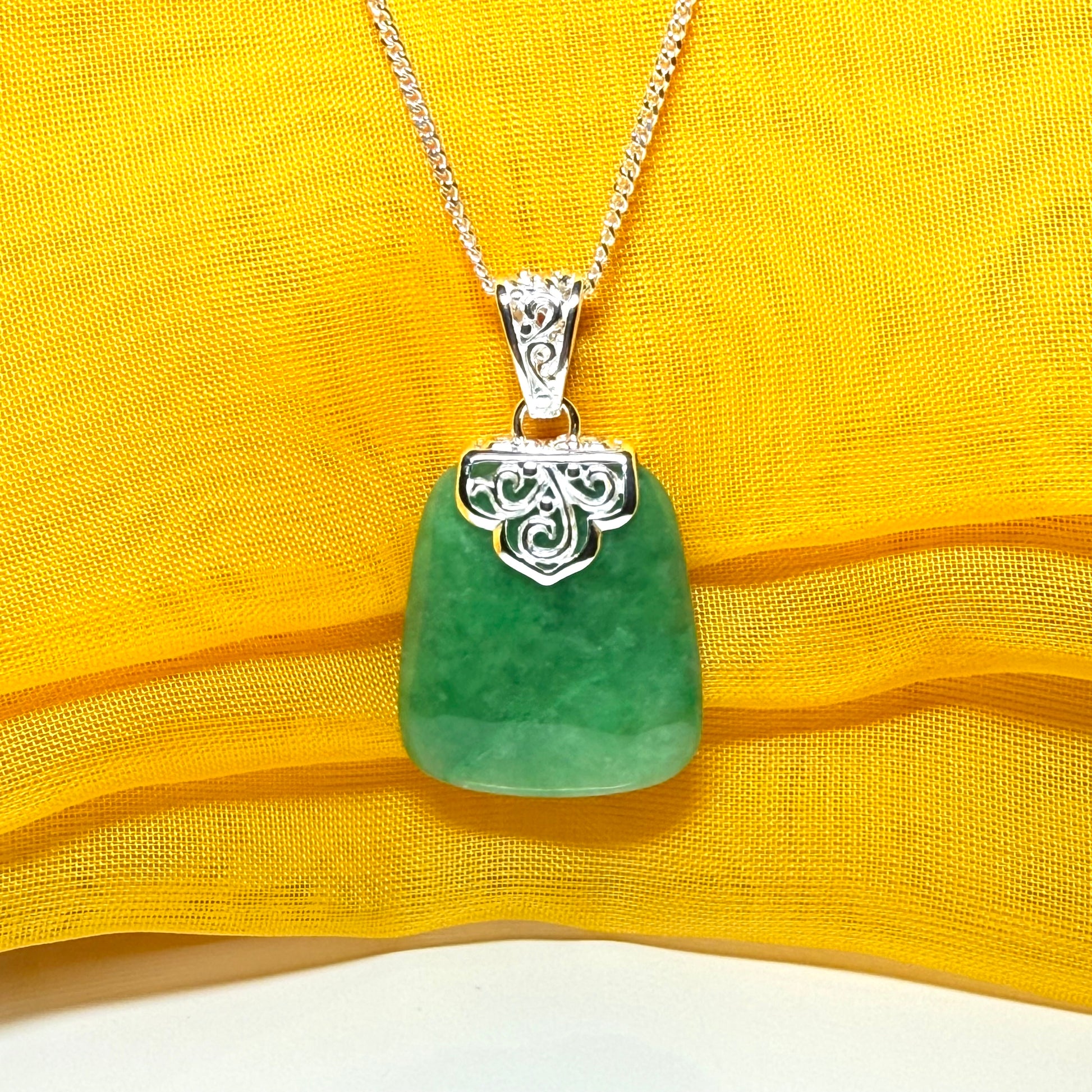 A real green jade necklace large shaped with a patterned top pendant with chain, simply stunning