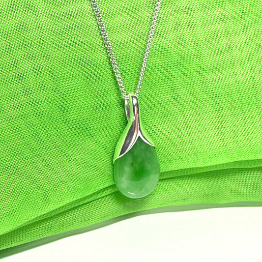 A real green jade necklace tear drop pear shape, an outstanding design pendant, with a curb chain