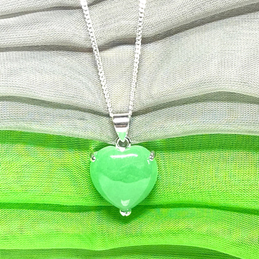 A real green jade pendant heart shaped sterling silver, a gorgeous design necklace