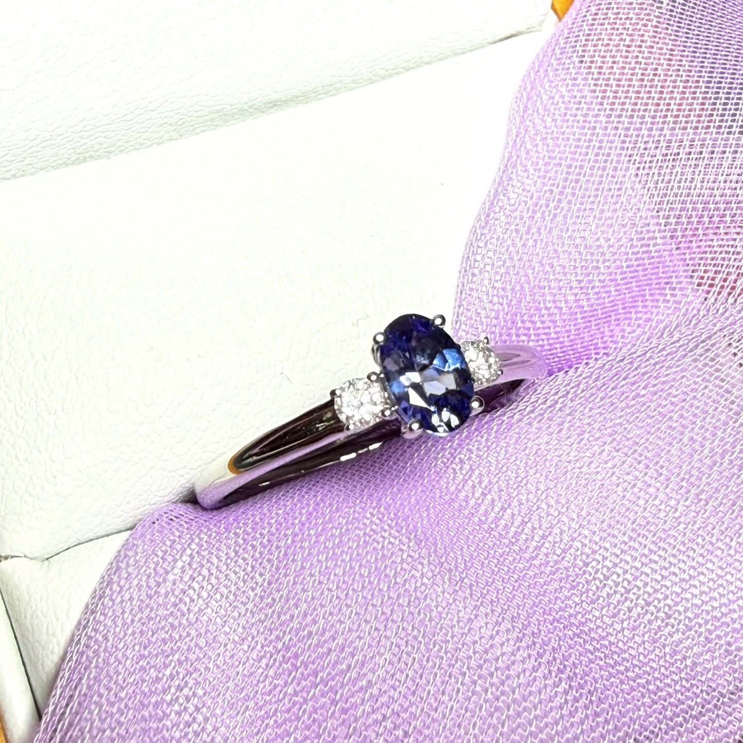 Real tanzanite and diamond white gold oval ring