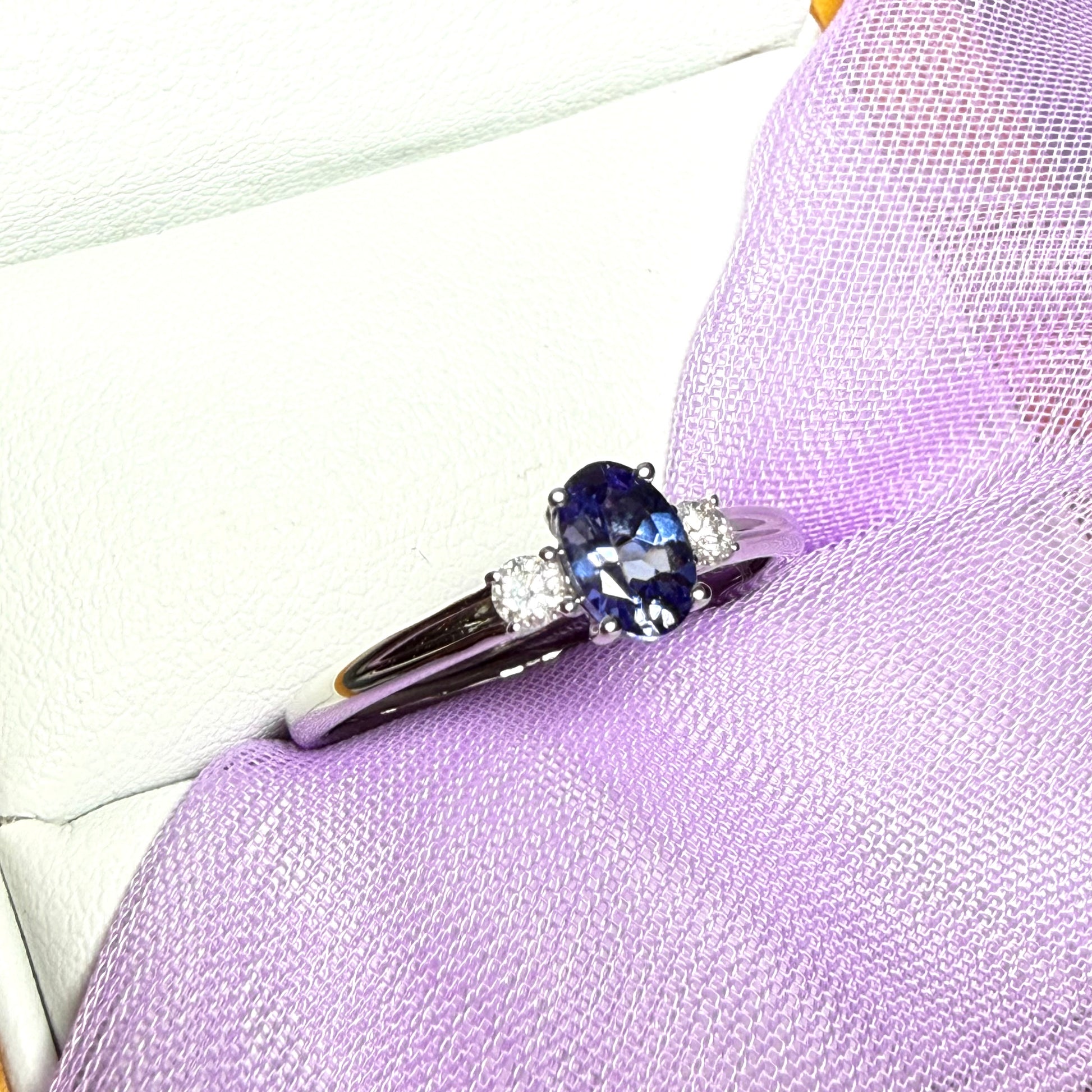 Real tanzanite and diamond white gold oval ring
