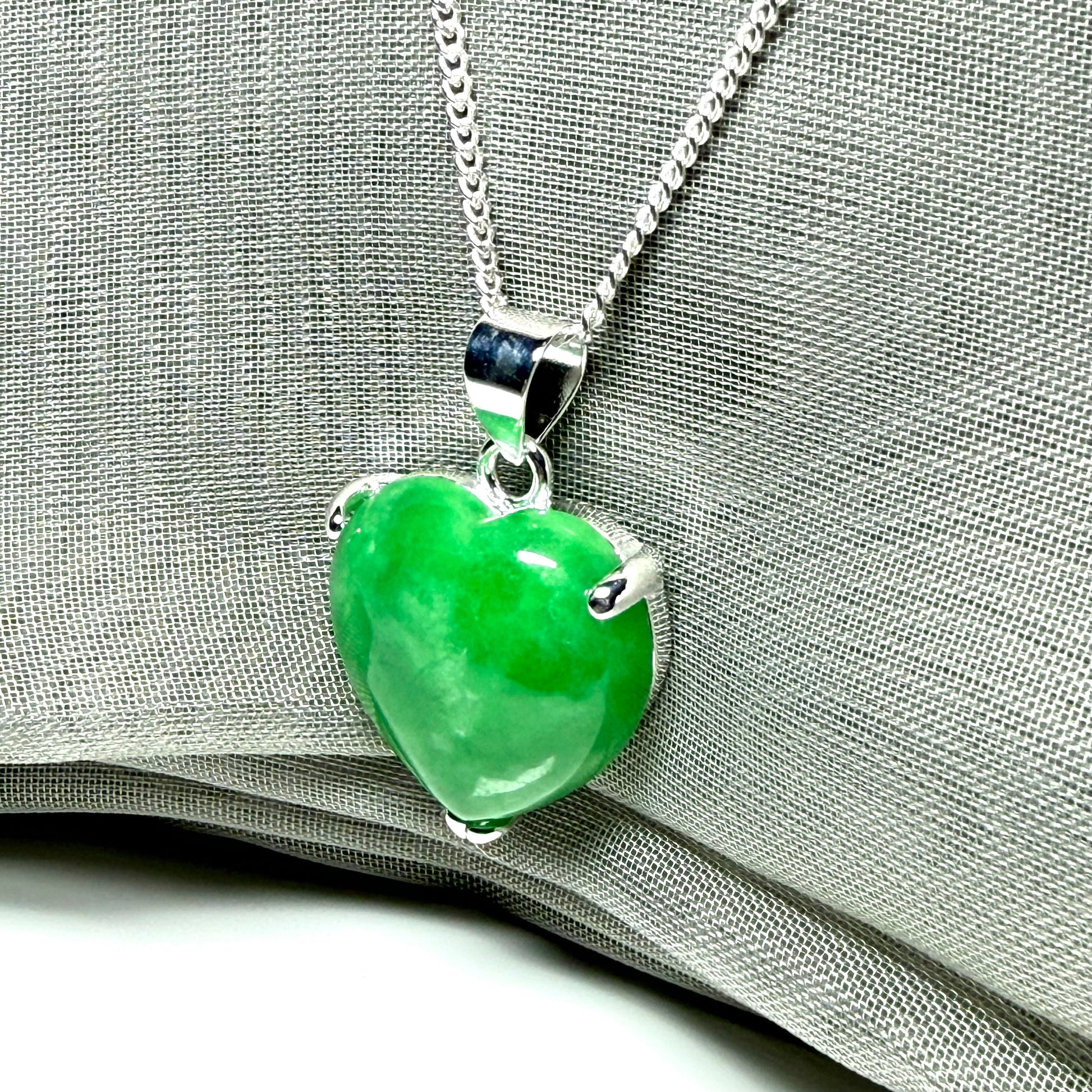 A really beautiful pendant real green jade necklace heart shaped sterling silver including chain