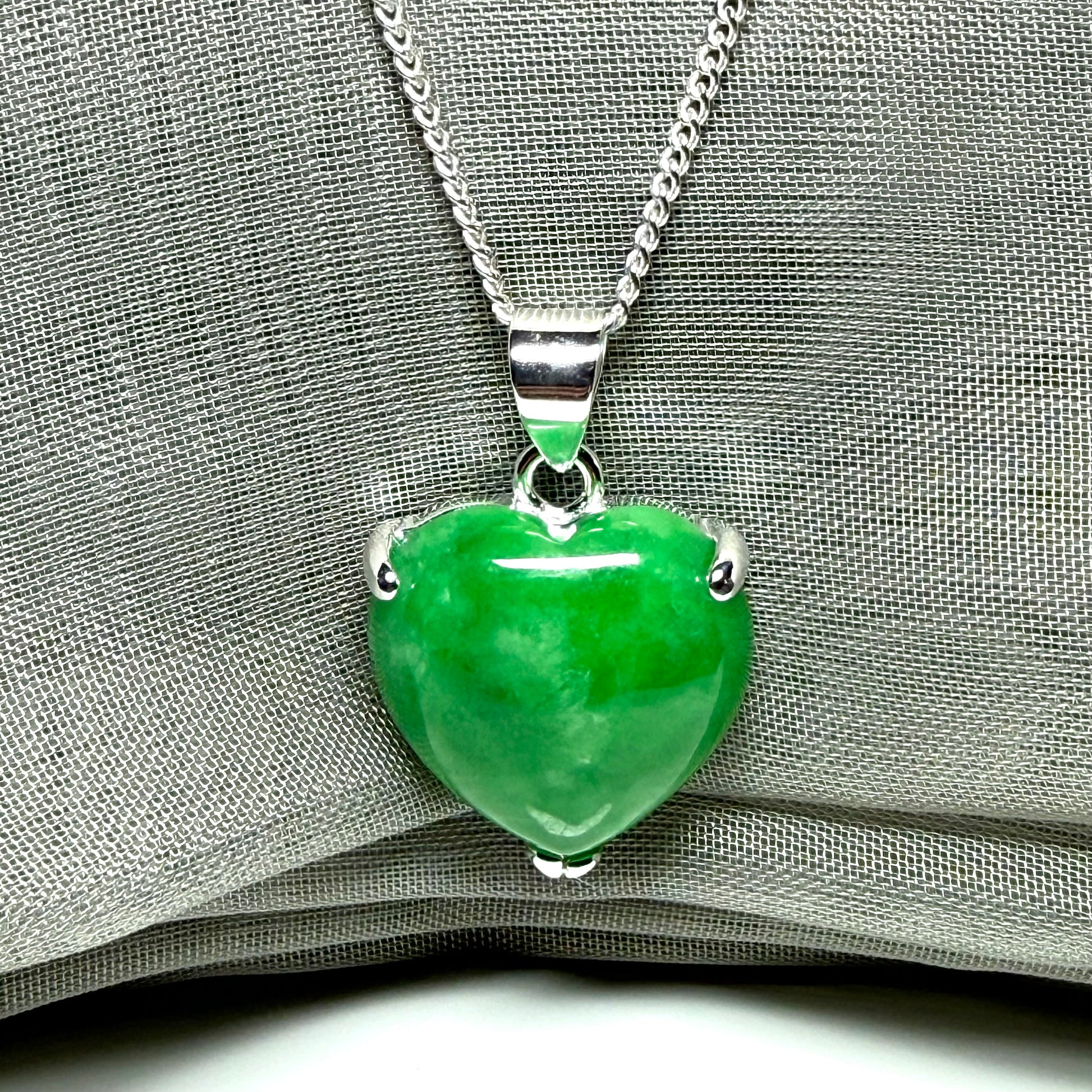 A really beautiful pendant real green jade necklace heart shaped sterling silver including chain