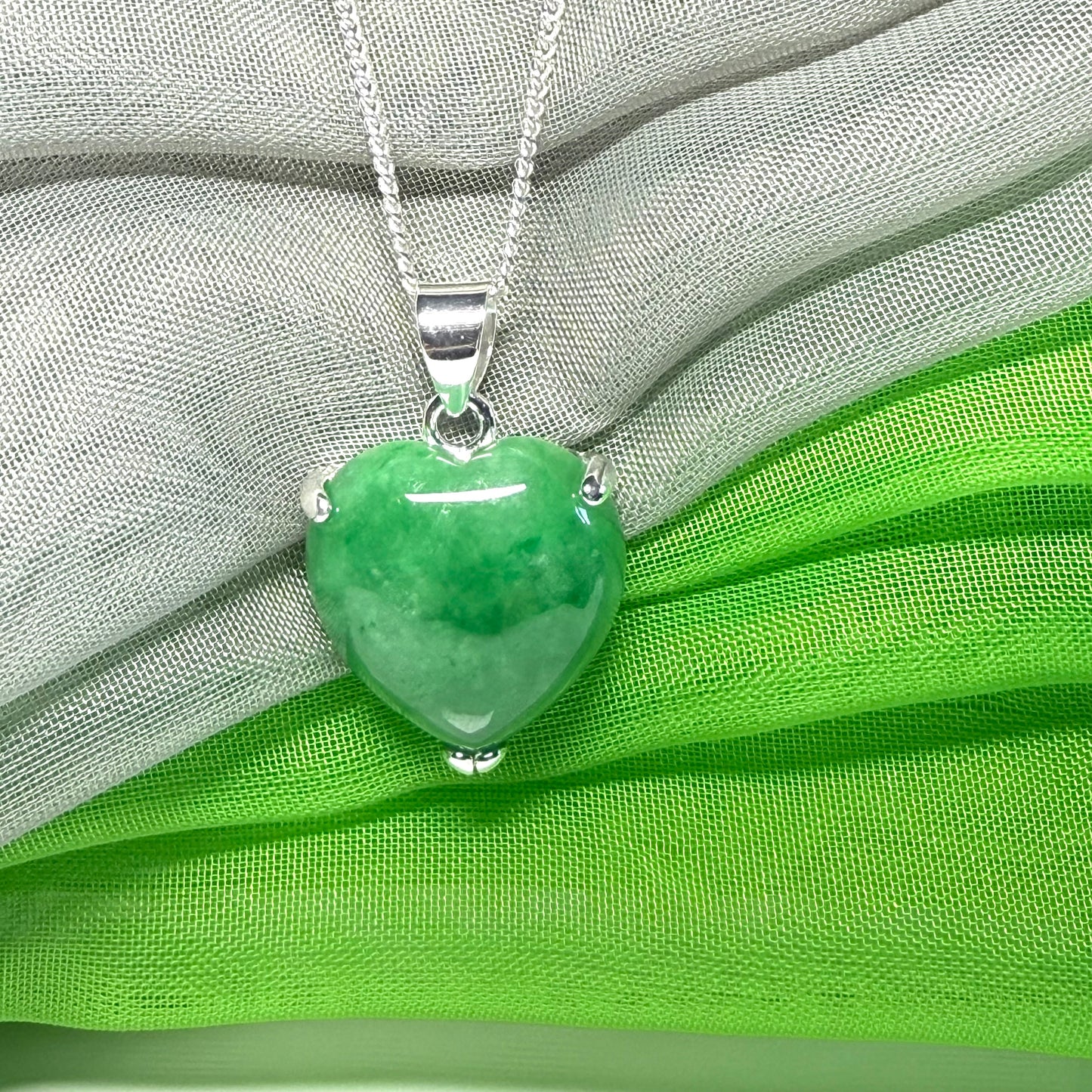 A really beautiful pendant real green jade necklace heart shaped sterling silver with a solid chain