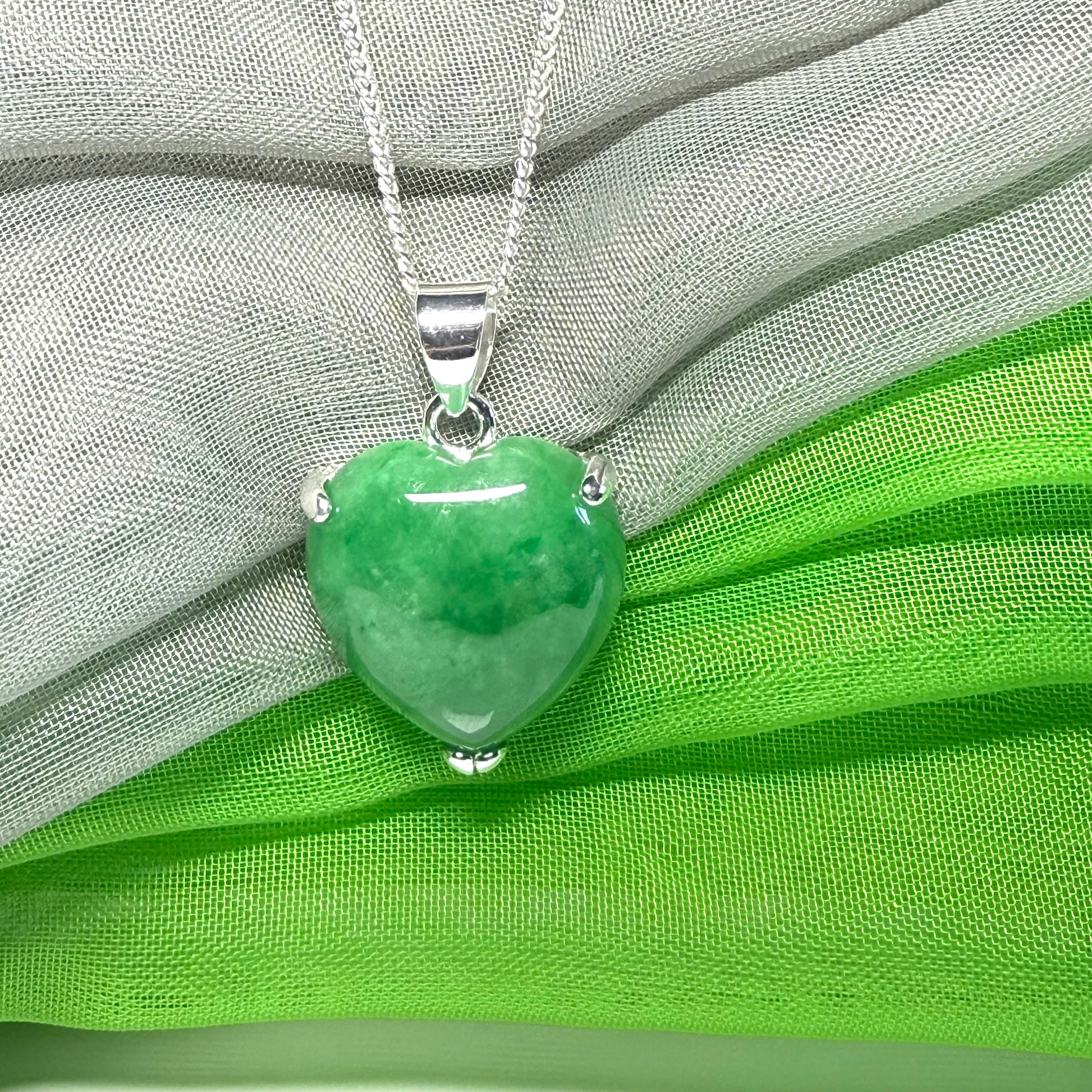A really beautiful pendant real green jade necklace heart shaped sterling silver with a solid chain