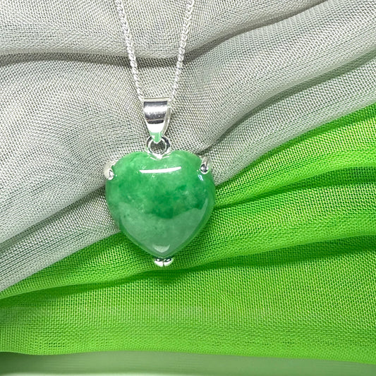 A really beautiful pendant real green jade necklace heart shaped sterling silver with a solid chain
