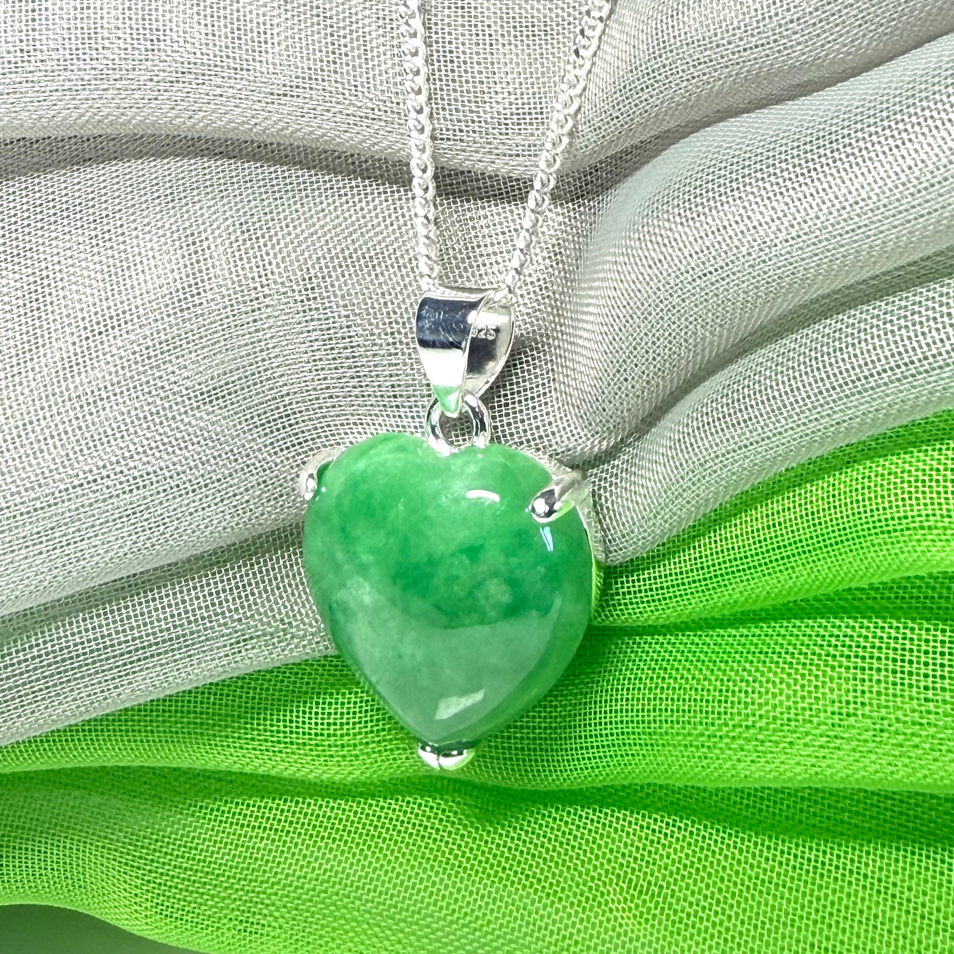 A really beautiful pendant real green jade necklace heart shaped sterling silver with a solid chain