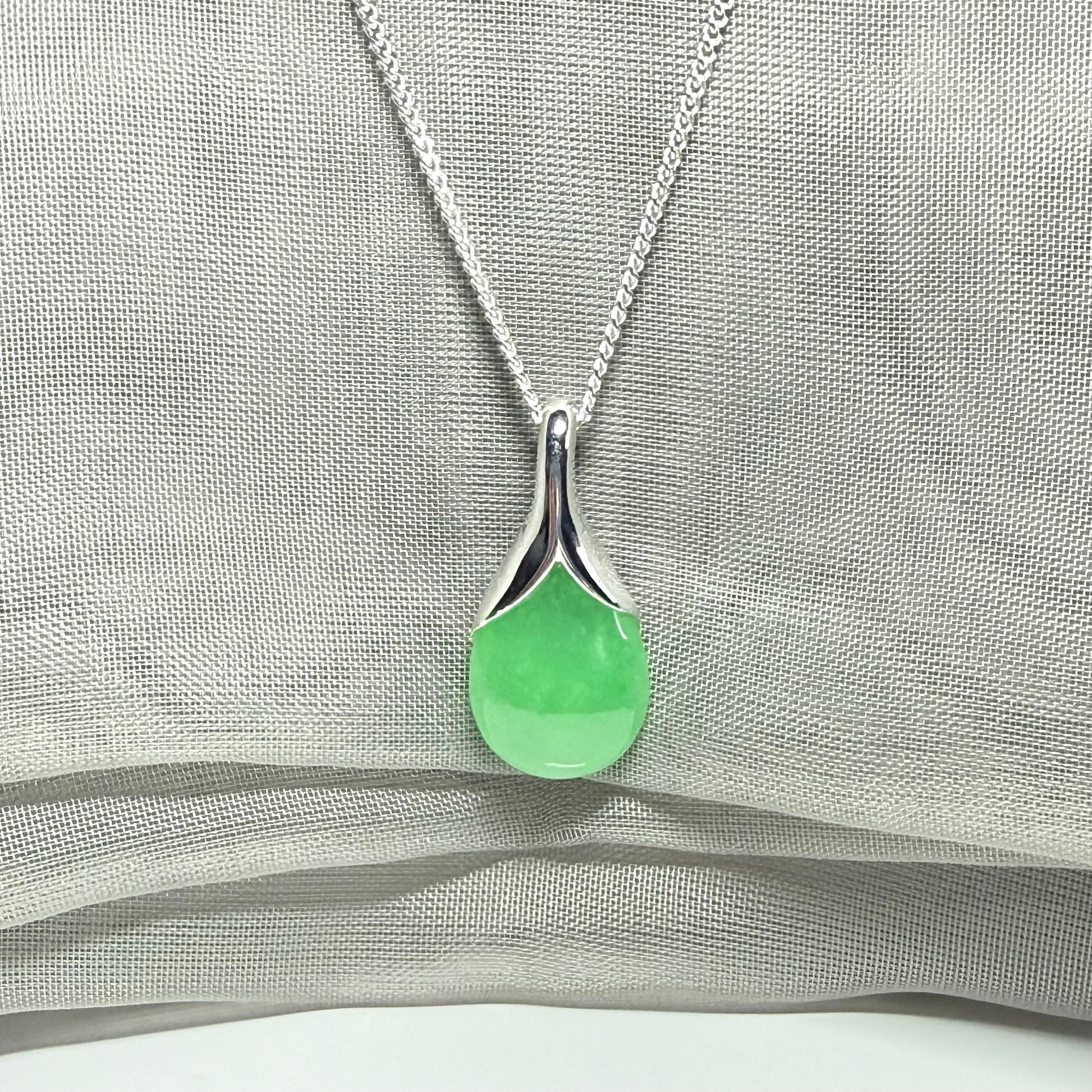 A really gorgeous real green jade necklace in a teardrop or pear shape, a really exquisite designed pendant