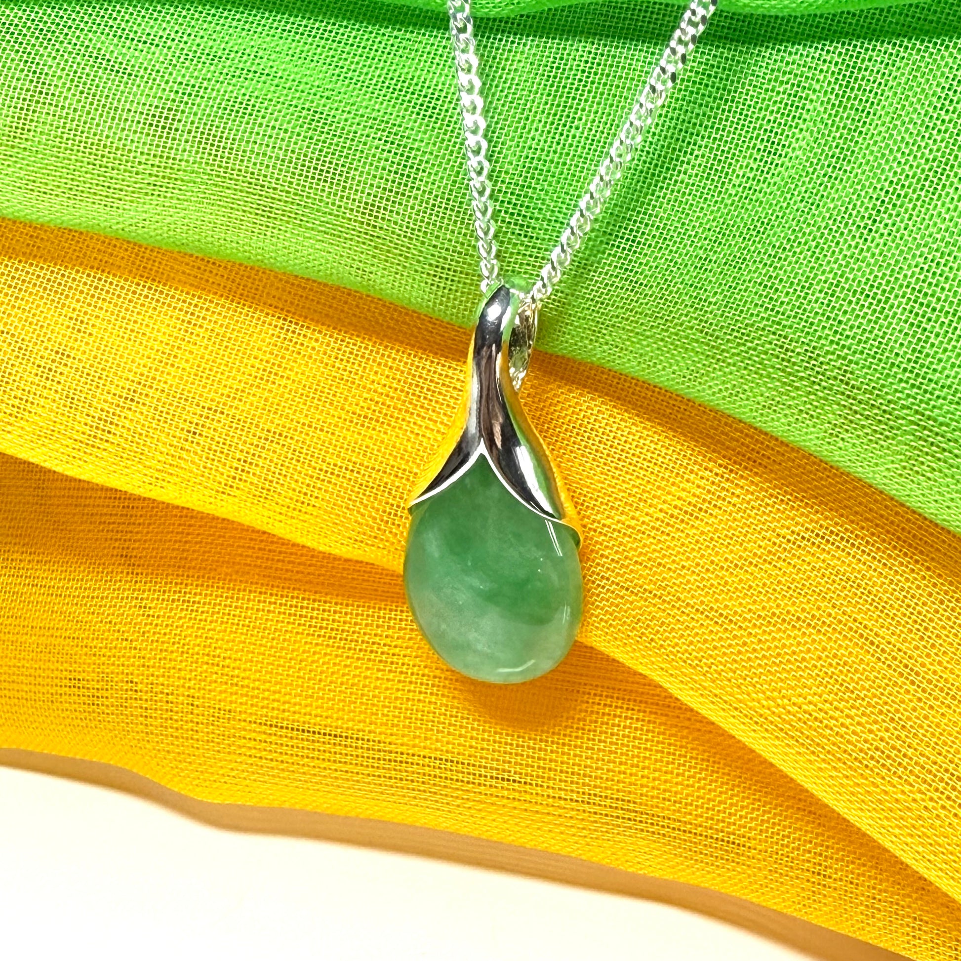 A really gorgeous real green jade pendant in a teardrop or pear shape, a really meaningful designed necklace
