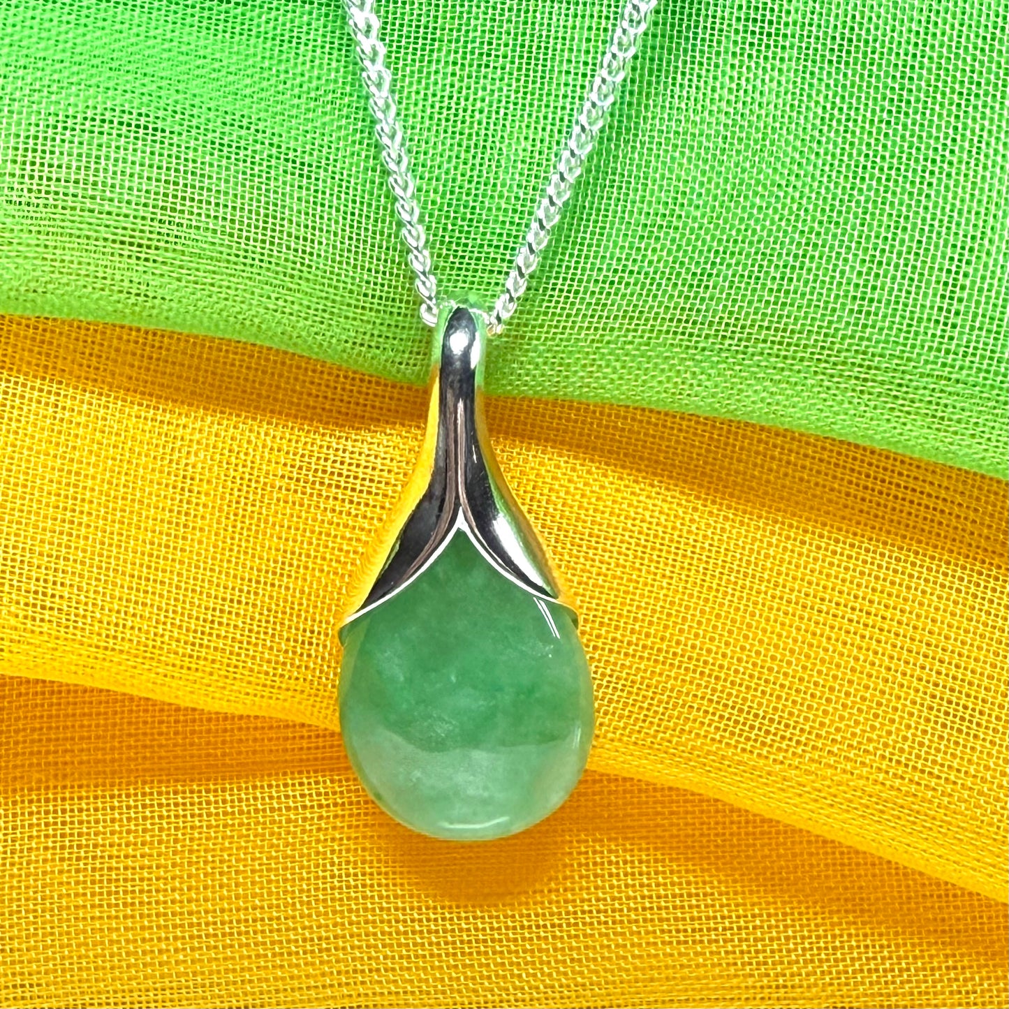 A really gorgeous real green jade pendant in a teardrop or pear shape, a really meaningful designed necklace