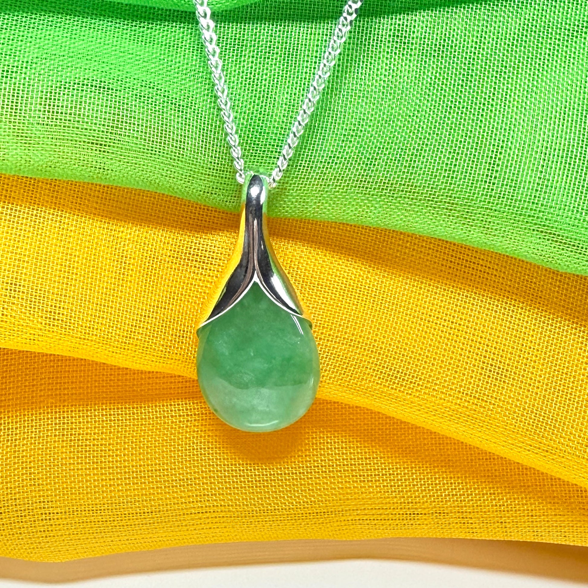 A really gorgeous real green jade pendant in a teardrop or pear shape, a really meaningful designed necklace