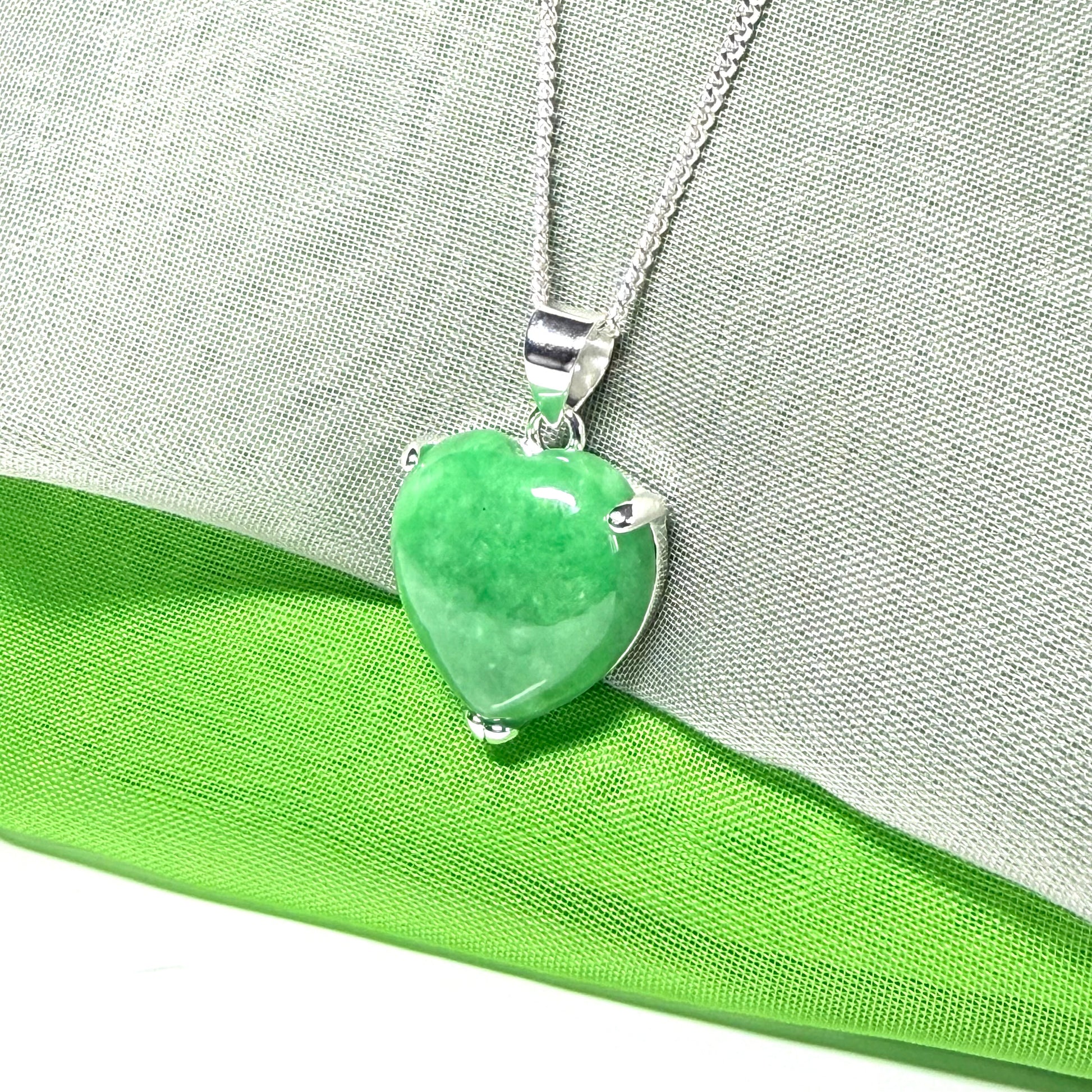 A really stunning pendant real green jade necklace heart shaped sterling silver including chain