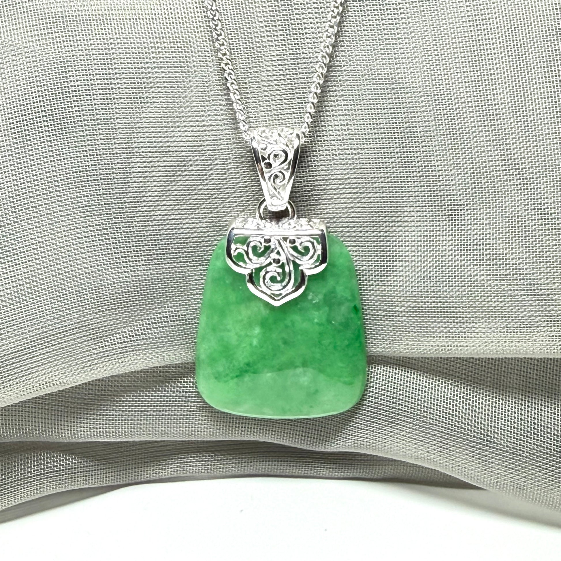 A stunned real jade necklace green sterling silver large cushion shaped pendant
