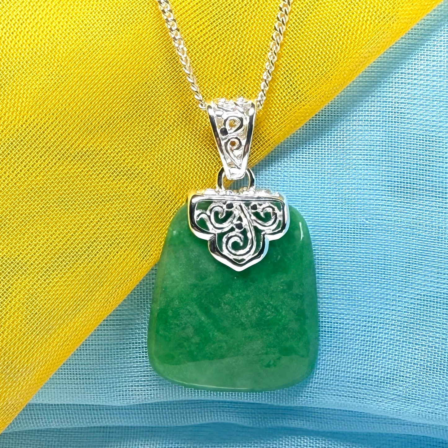 A stunning, a real green jade necklace large shaped with a patterned top pendant
