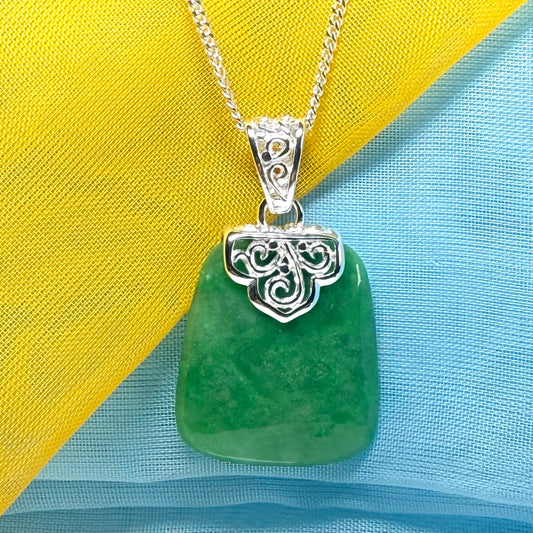 A stunning, a real green jade necklace large shaped with a patterned top pendant