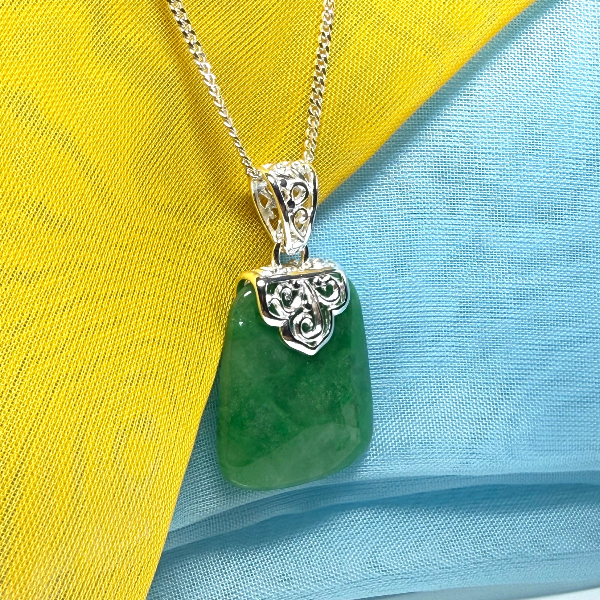 A stunning, a real green jade necklace large shaped with a patterned top pendant