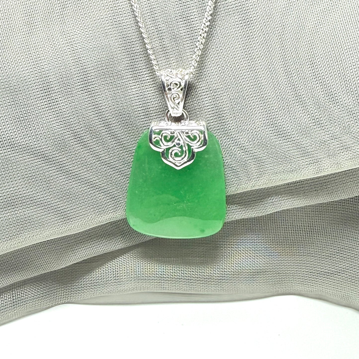 A stunning real jade necklace green sterling silver large cushion shaped, a truly gorgeous pendant