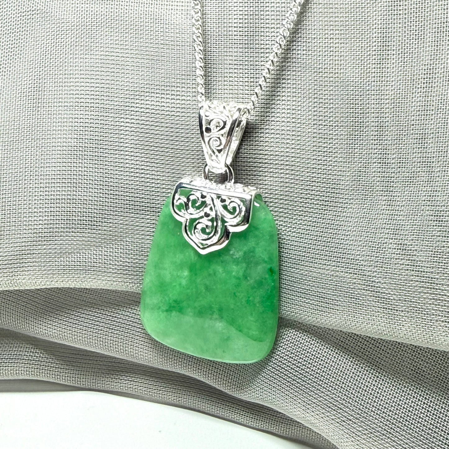 A stunning real jade necklace green sterling silver large cushion shaped pendant