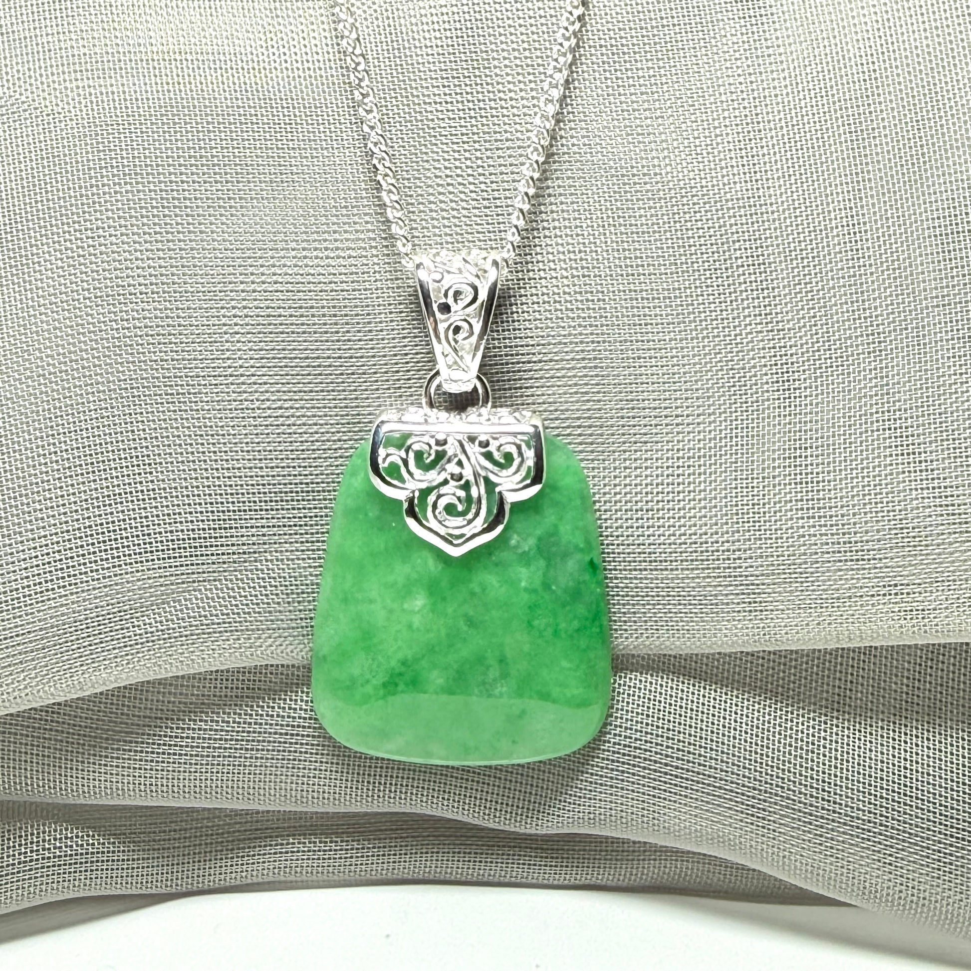 A stunning real jade necklace green sterling silver large cushion shaped pendant
