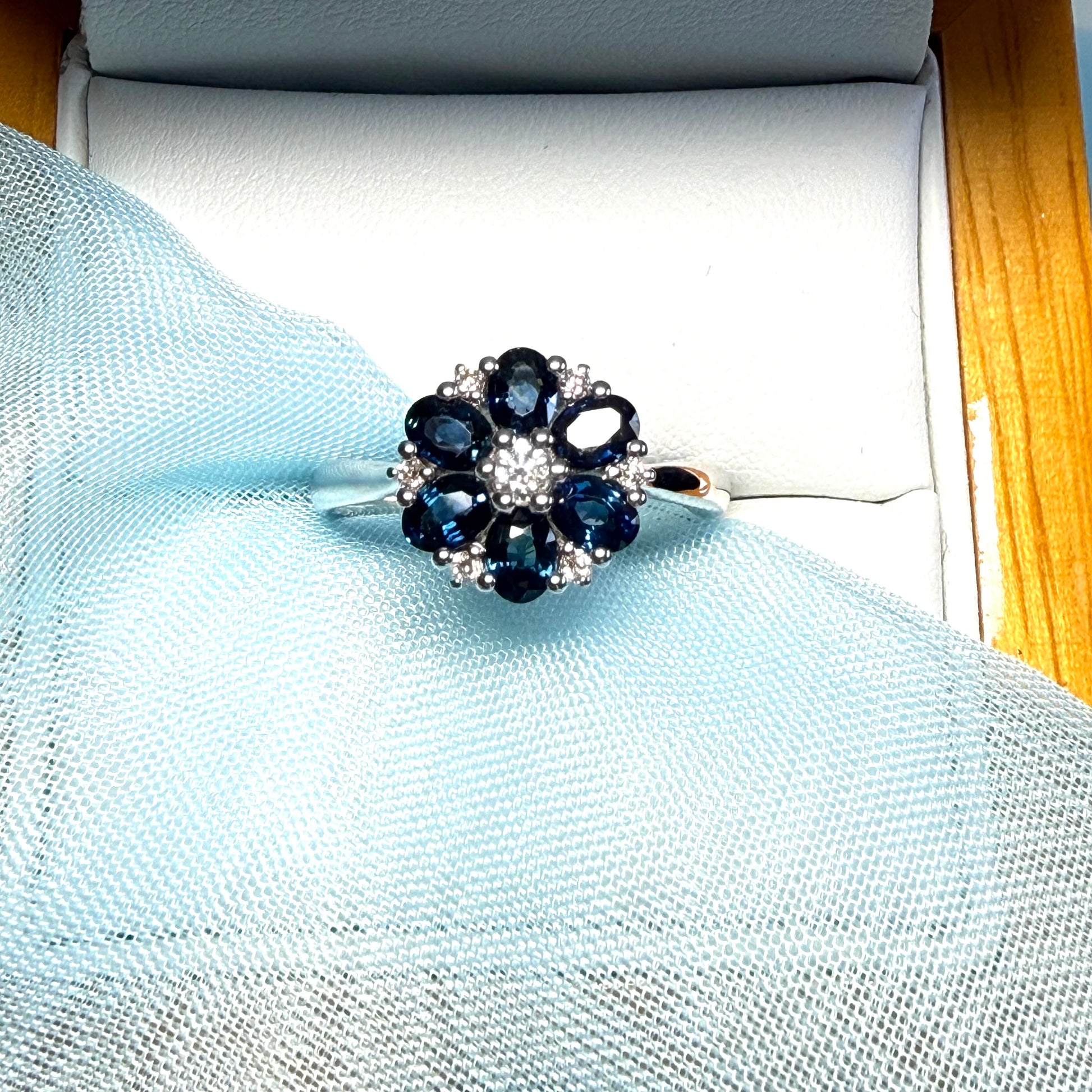 White gold real dark blue sparkling sapphire and diamond round shaped cluster ring
