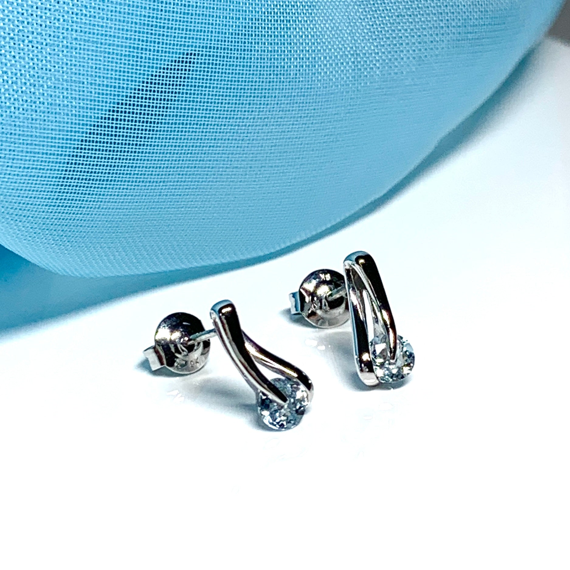 Aquamarine stud earrings white gold twisted dropped