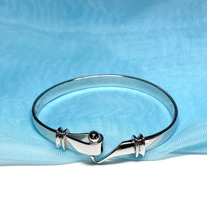 Baby's sterling silver shepherds hook in ball loop bangle