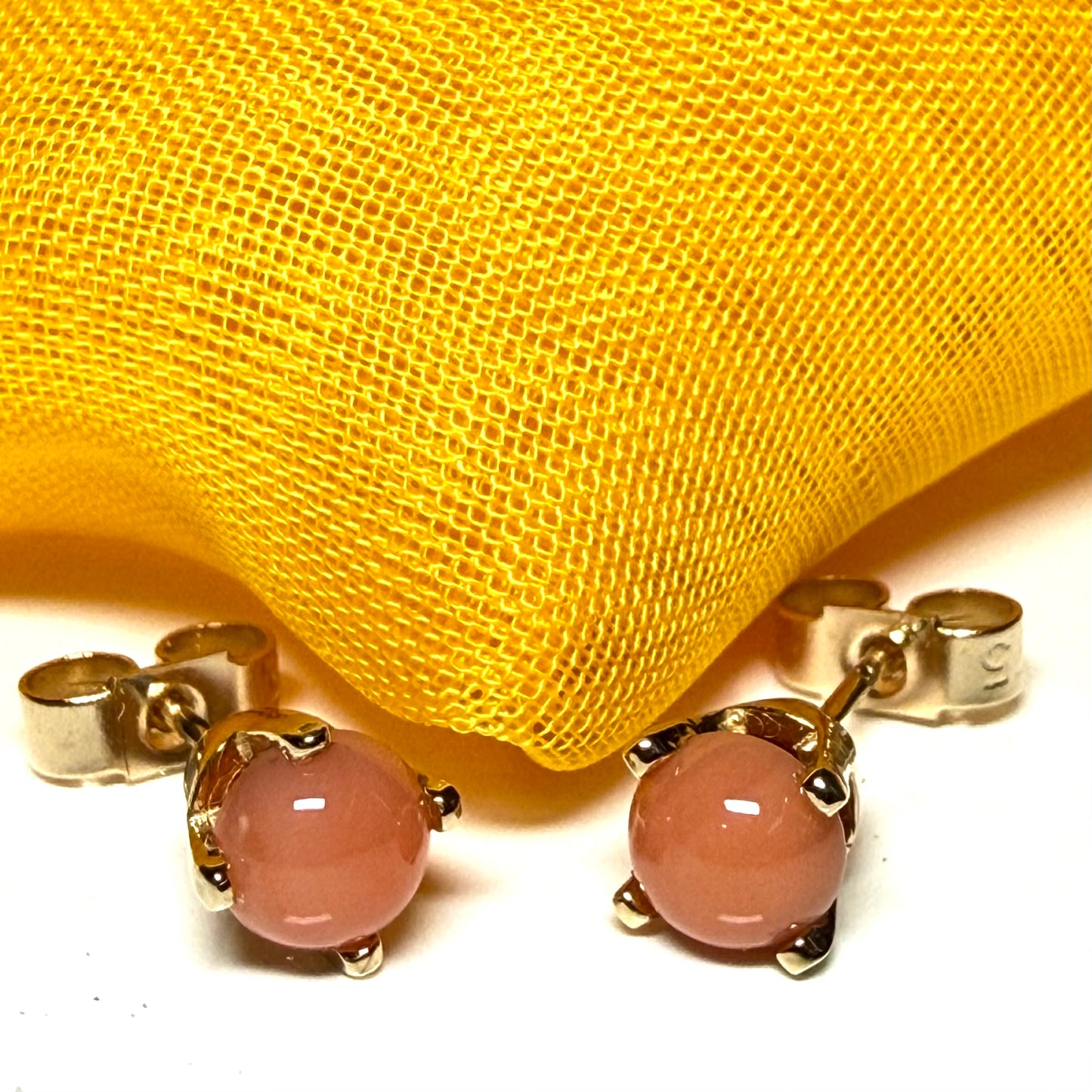 Beautiful real coral yellow gold round simple four claw set stud earrings