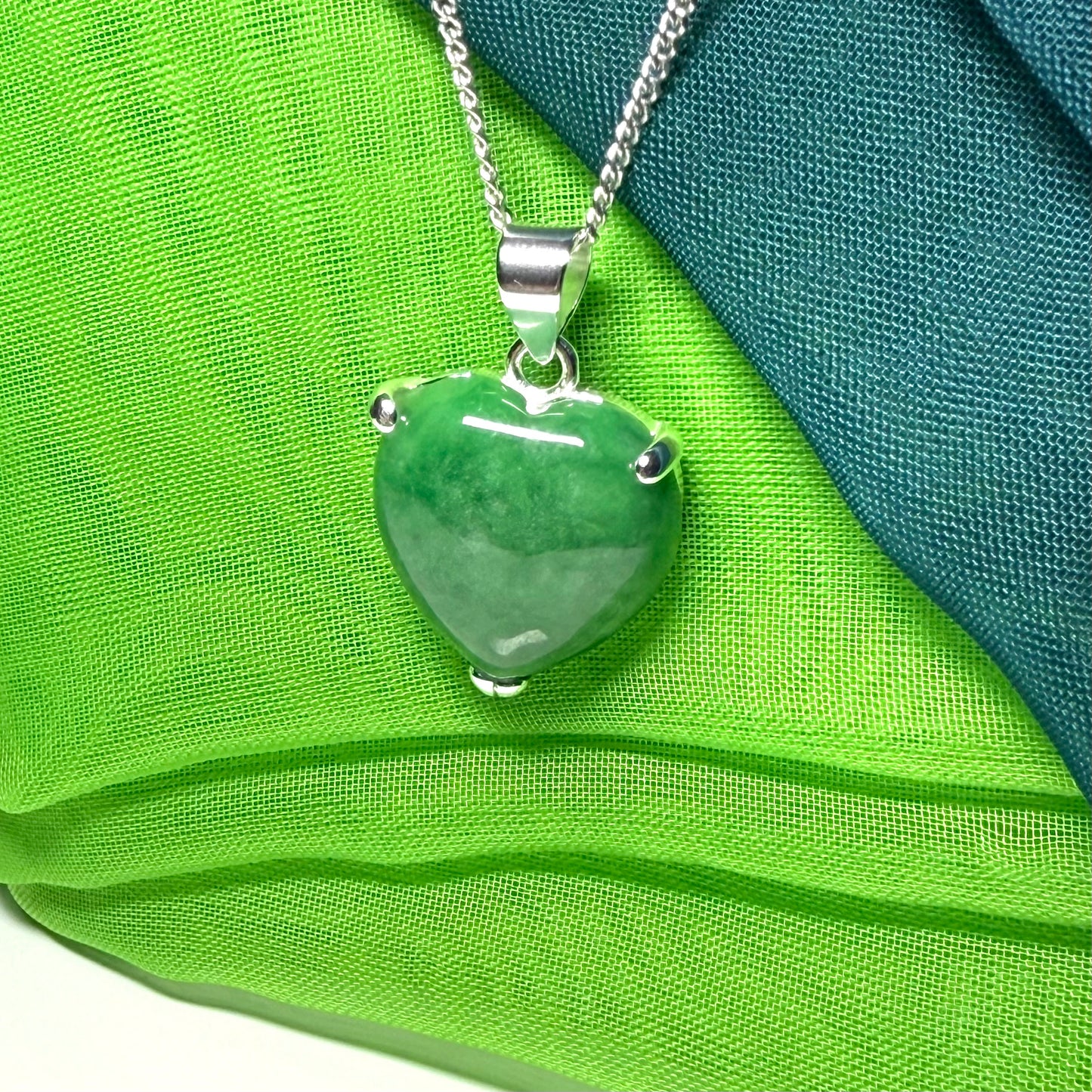 Beautiful real green jade necklace heart shaped sterling silver gorgeous pendant with chain