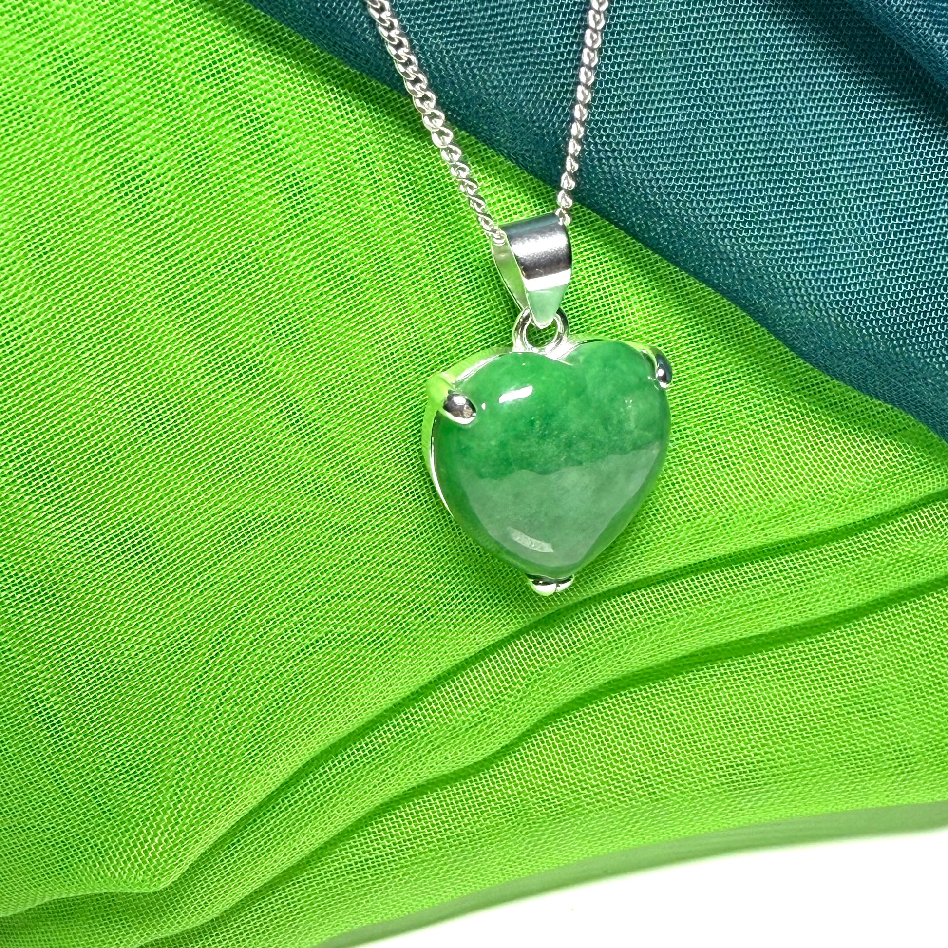 Beautiful real green jade necklace heart shaped sterling silver gorgeous pendant with chain