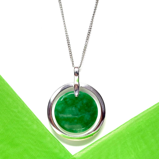 A beautiful & stunning large necklace sterling silver round shaped green real jade halo style pendant, simply gorgeous