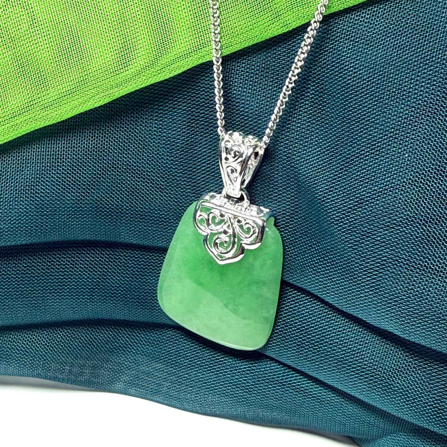 Beautiful & stunning real green jade necklace large cushion shaped, truly gorgeous