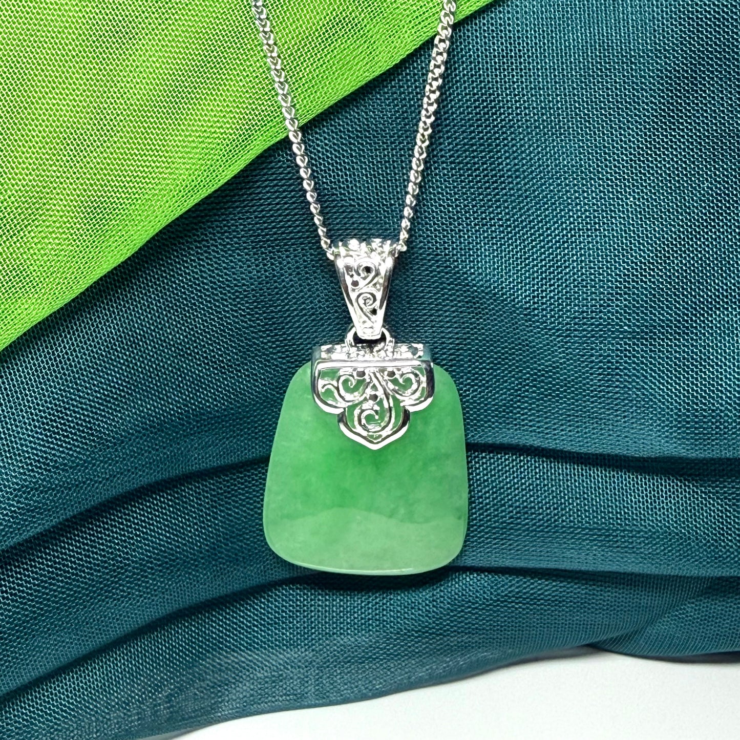 Beautiful & stunning real green jade necklace large cushion shaped, truly gorgeous