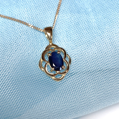 Blue oval sapphire yellow gold necklace