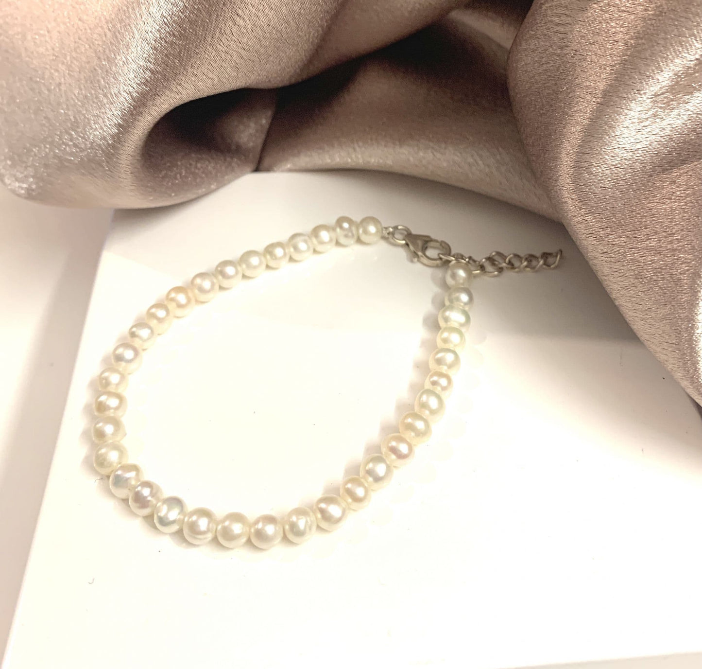 Freshwater round pearl bracelet