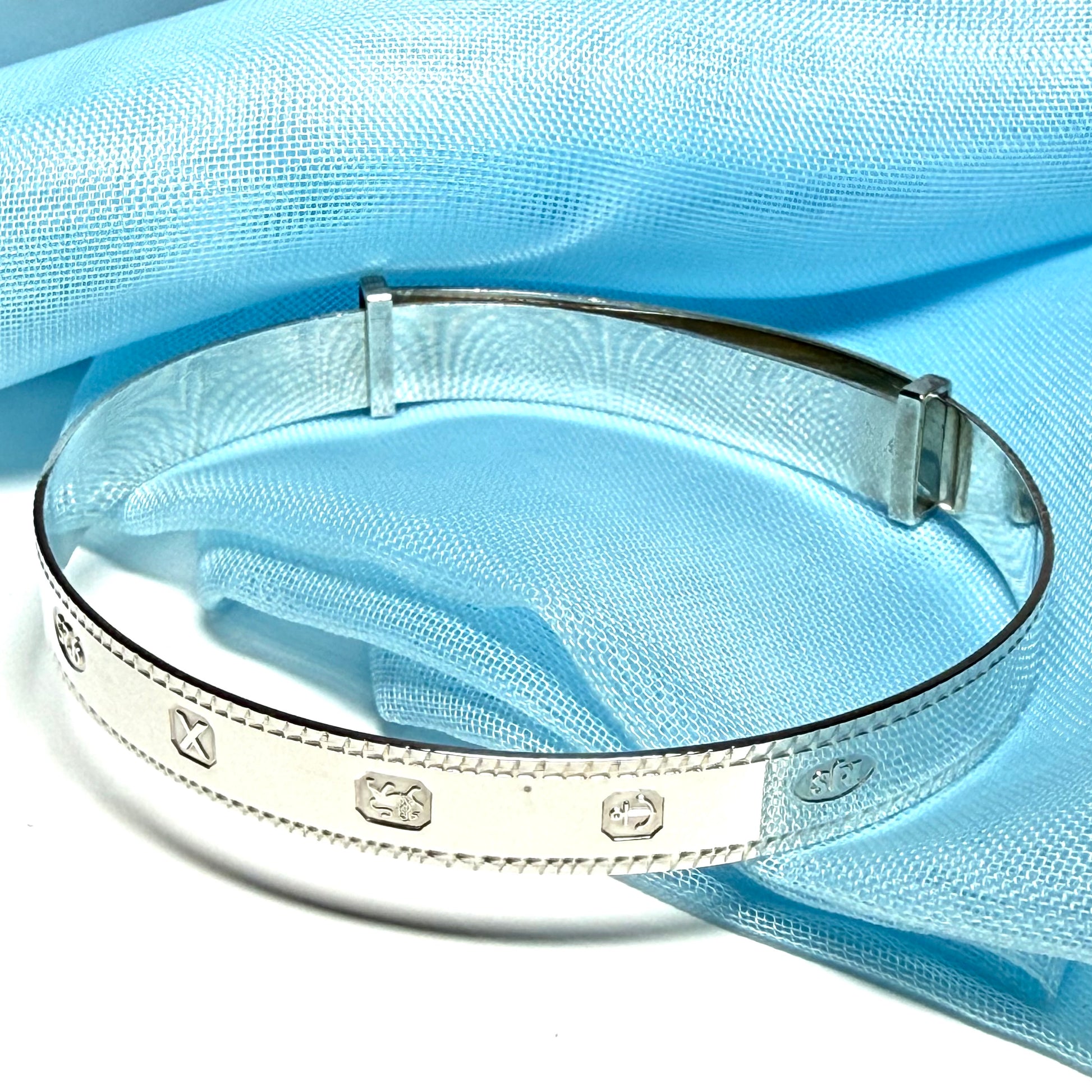 Childs medium expanding bangle sterling silver with a Hallmark feature design diamond cut edge