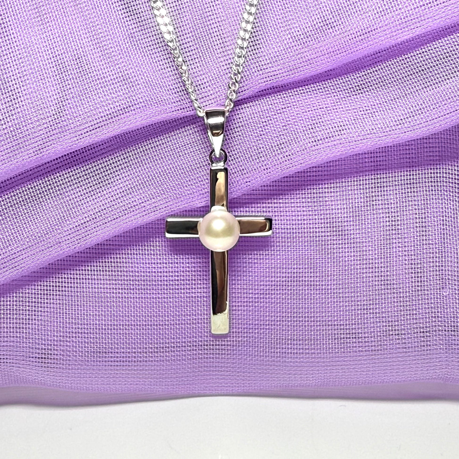 Cross necklace with a real freshwater pearl in the middle sterling silver including a chain