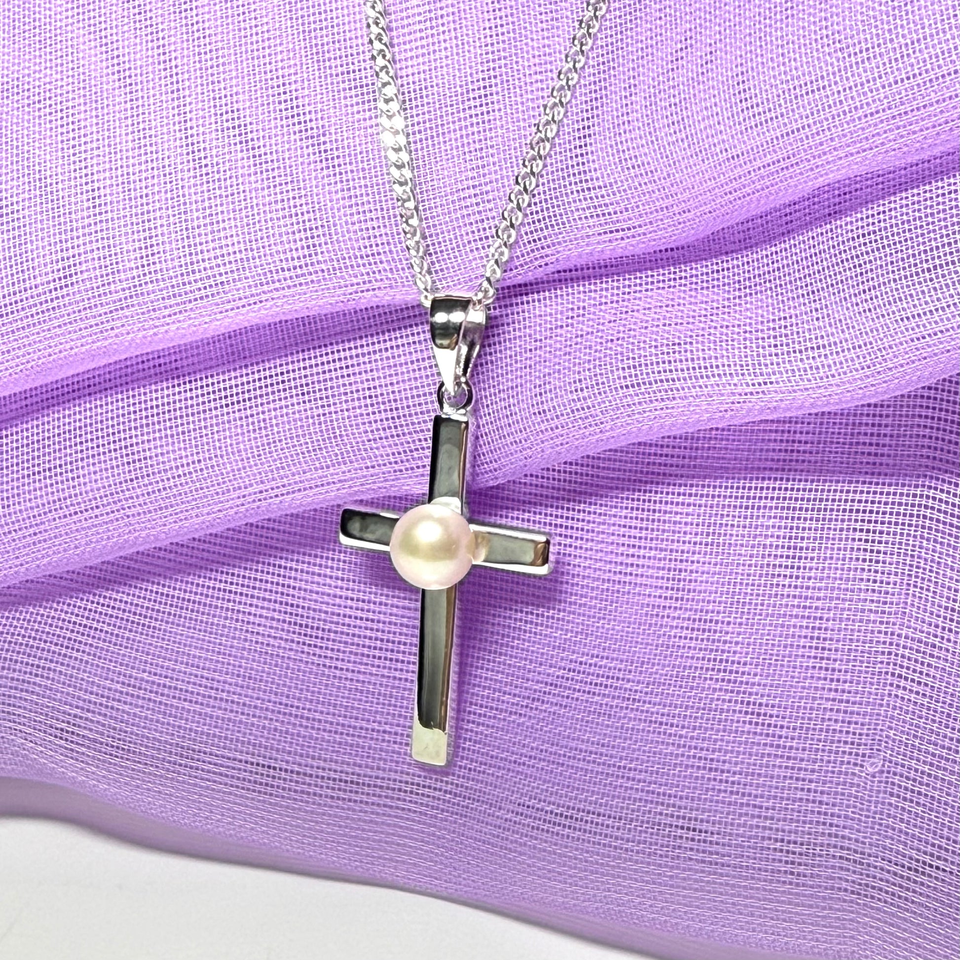 Cross necklace with a real freshwater pearl in the middle sterling silver including a chain