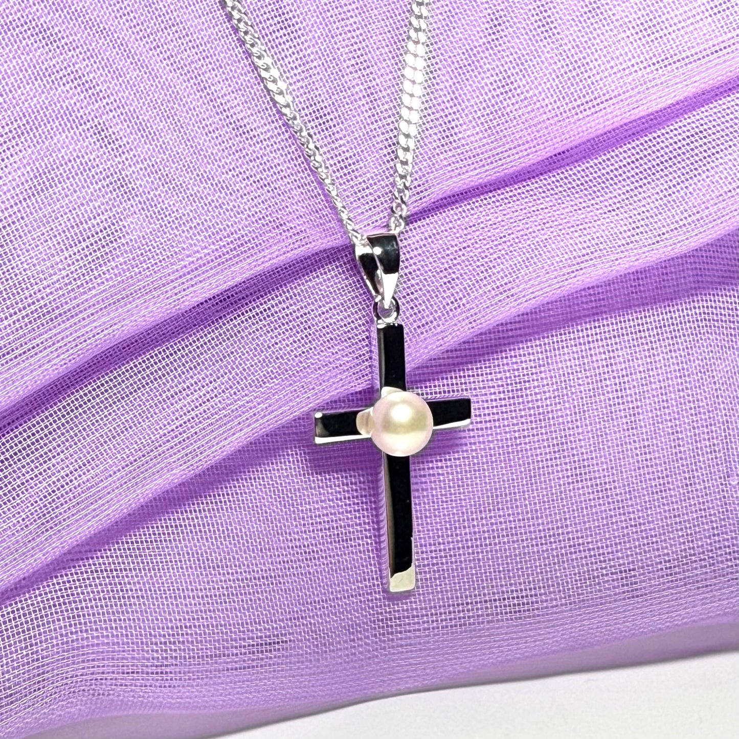 Cross necklace with a real freshwater pearl in the middle sterling silver including a chain
