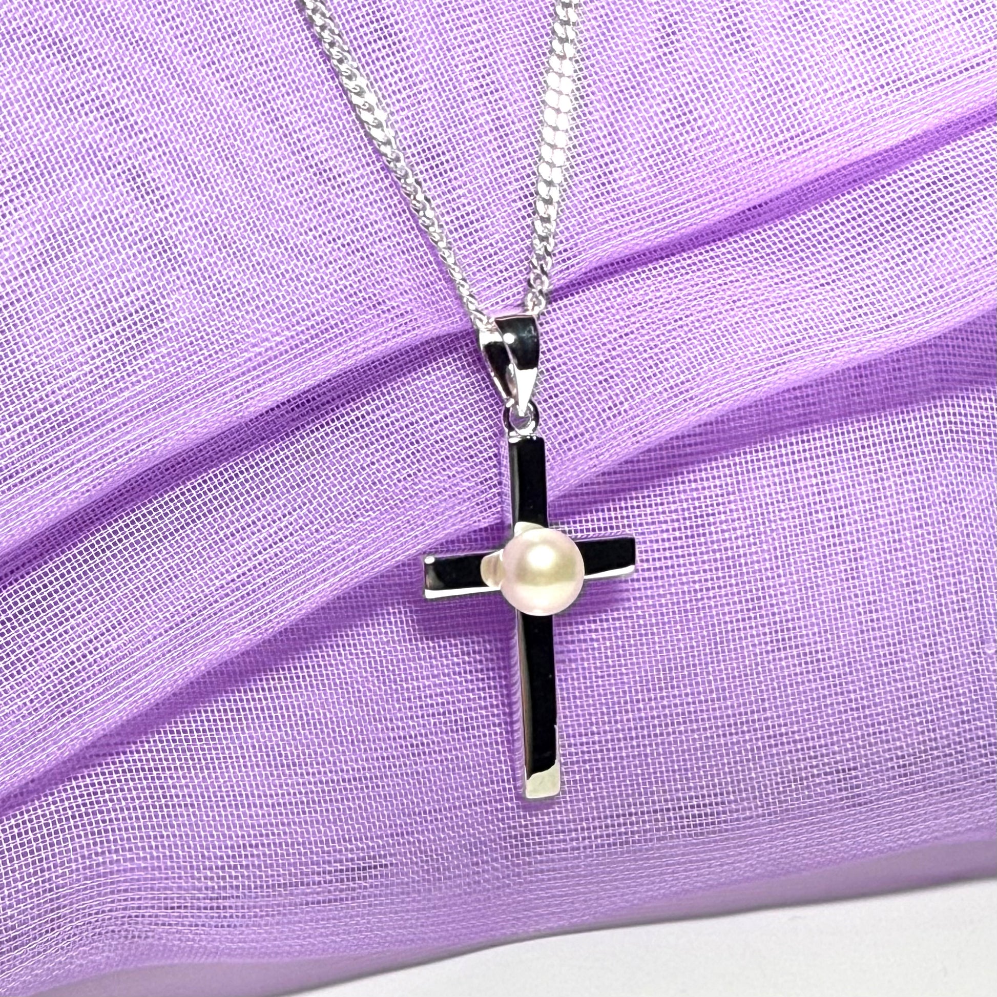 Cross necklace with a real freshwater pearl in the middle sterling silver including a chain