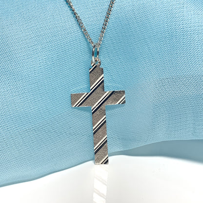 Cross patterned solid sterling silver diamond cut including chain