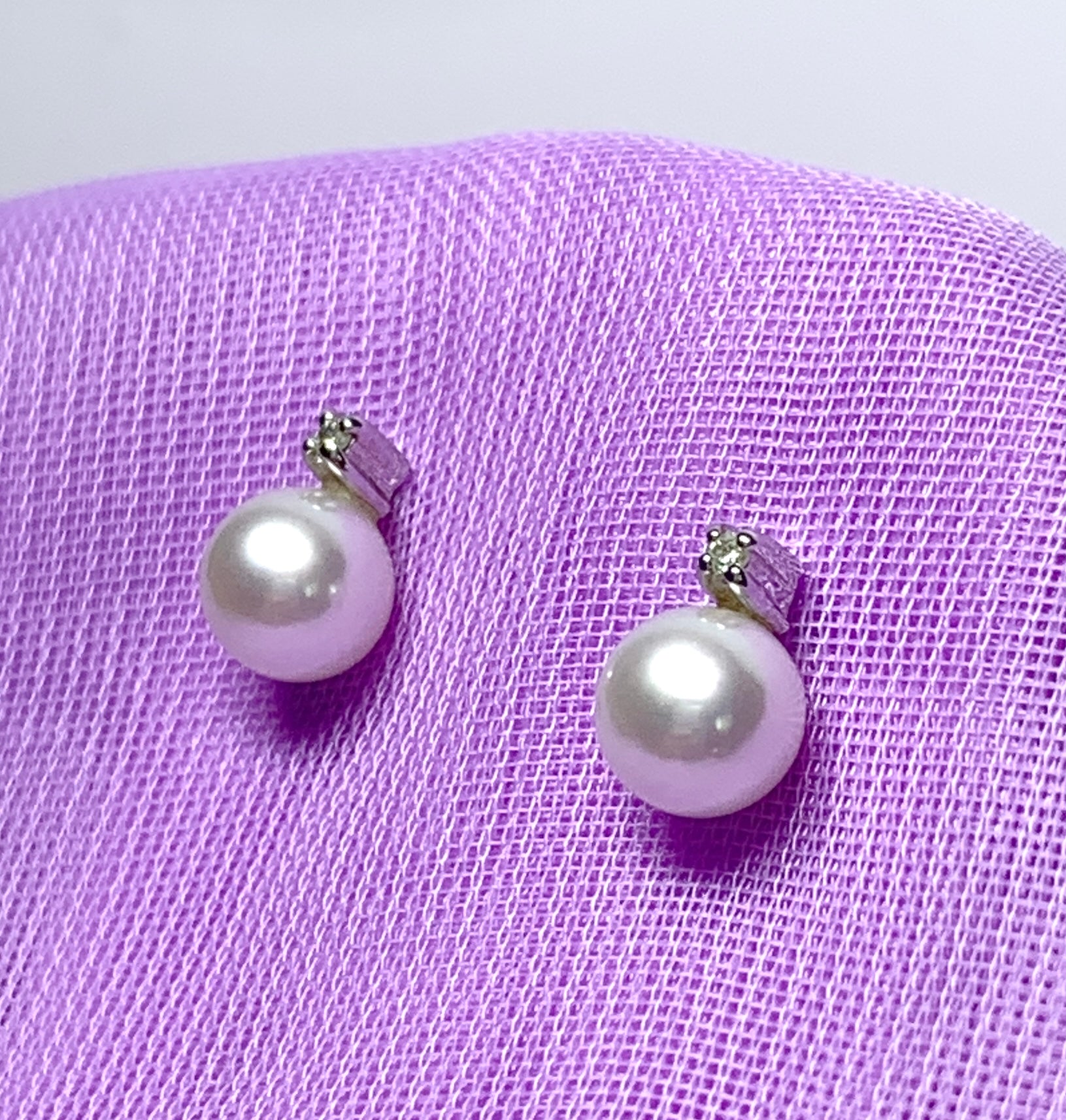 Cultured pearl and diamond stud earrings white gold