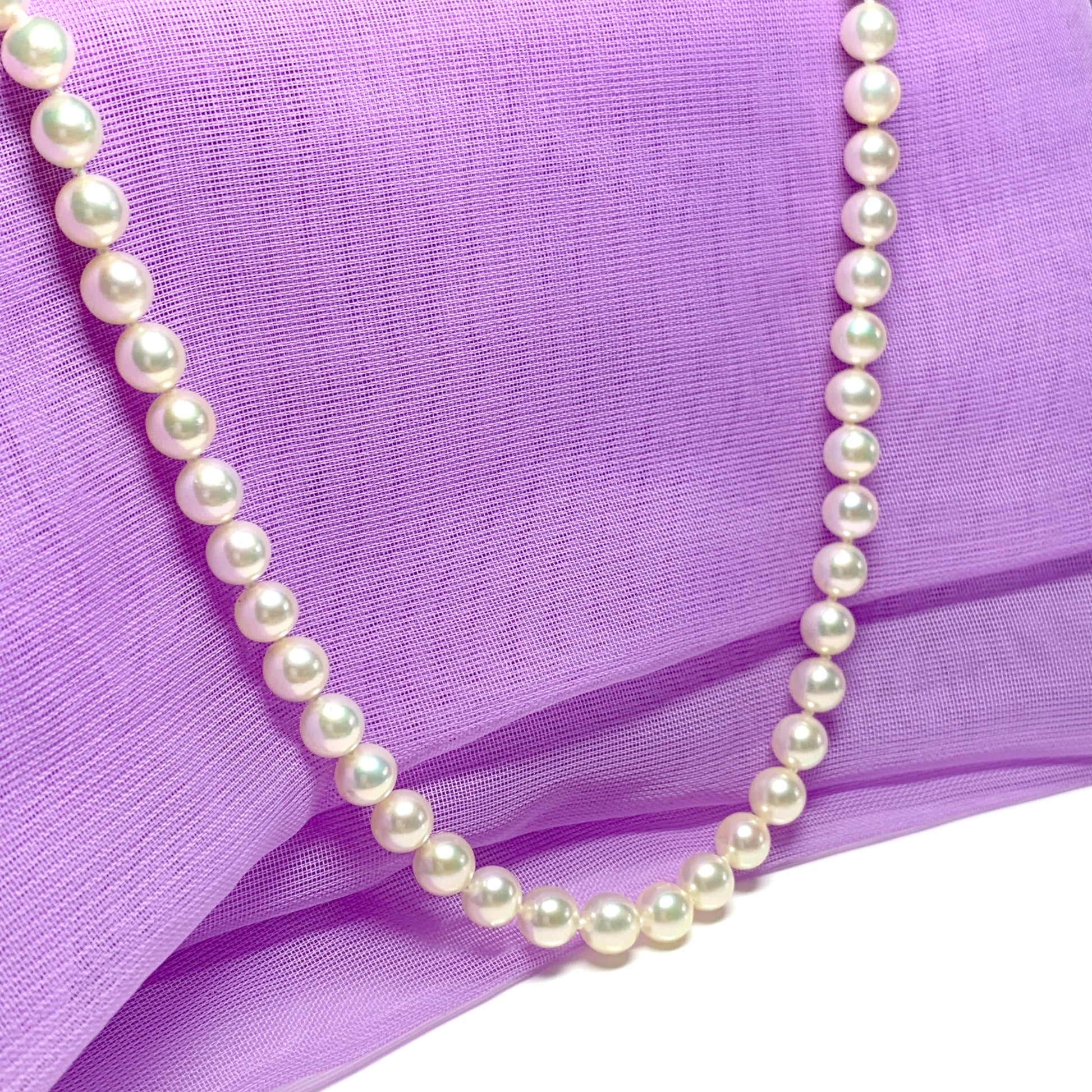 Cultured pearl single row necklace