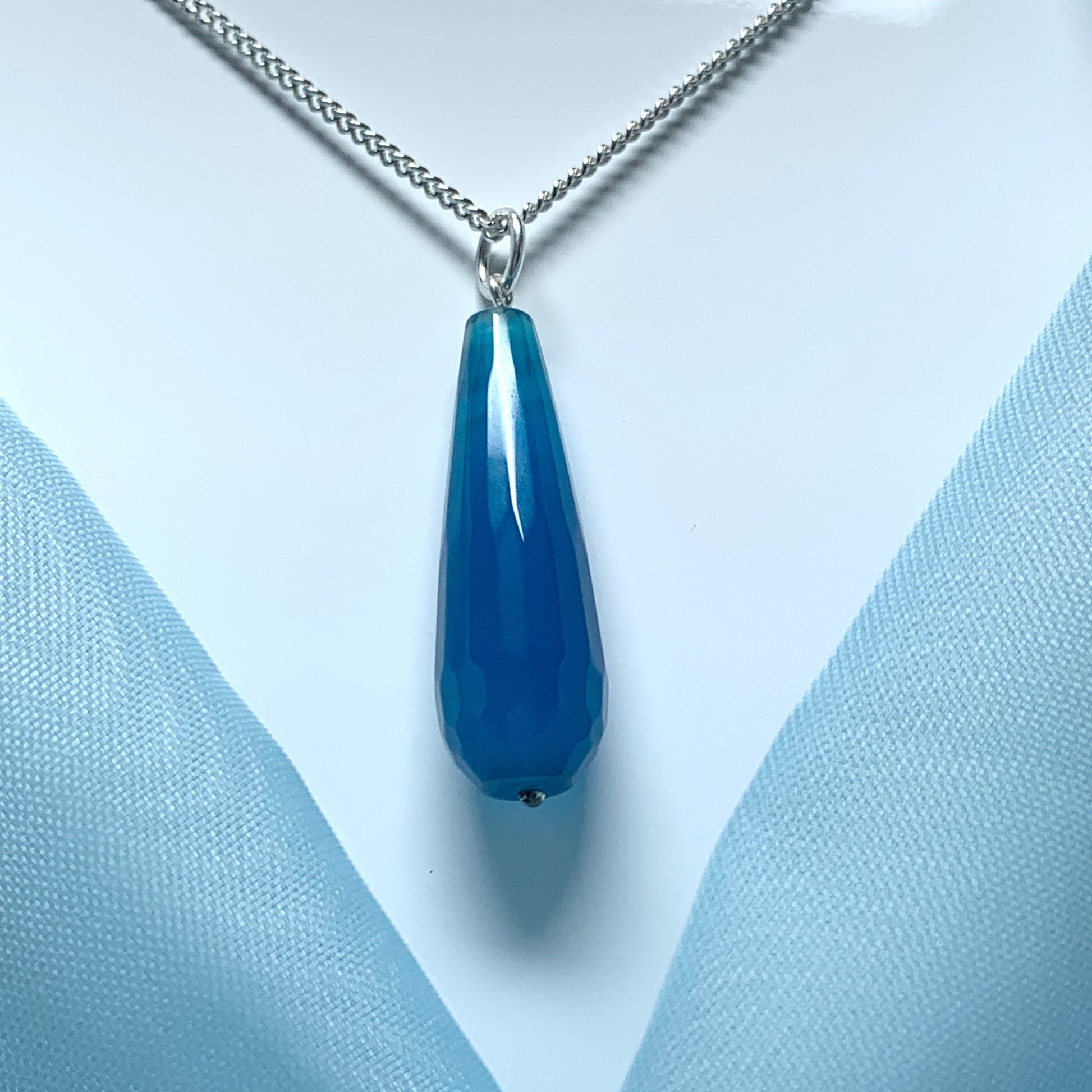 Dark blue agate pear shaped teardrop necklace pendent sterling silver