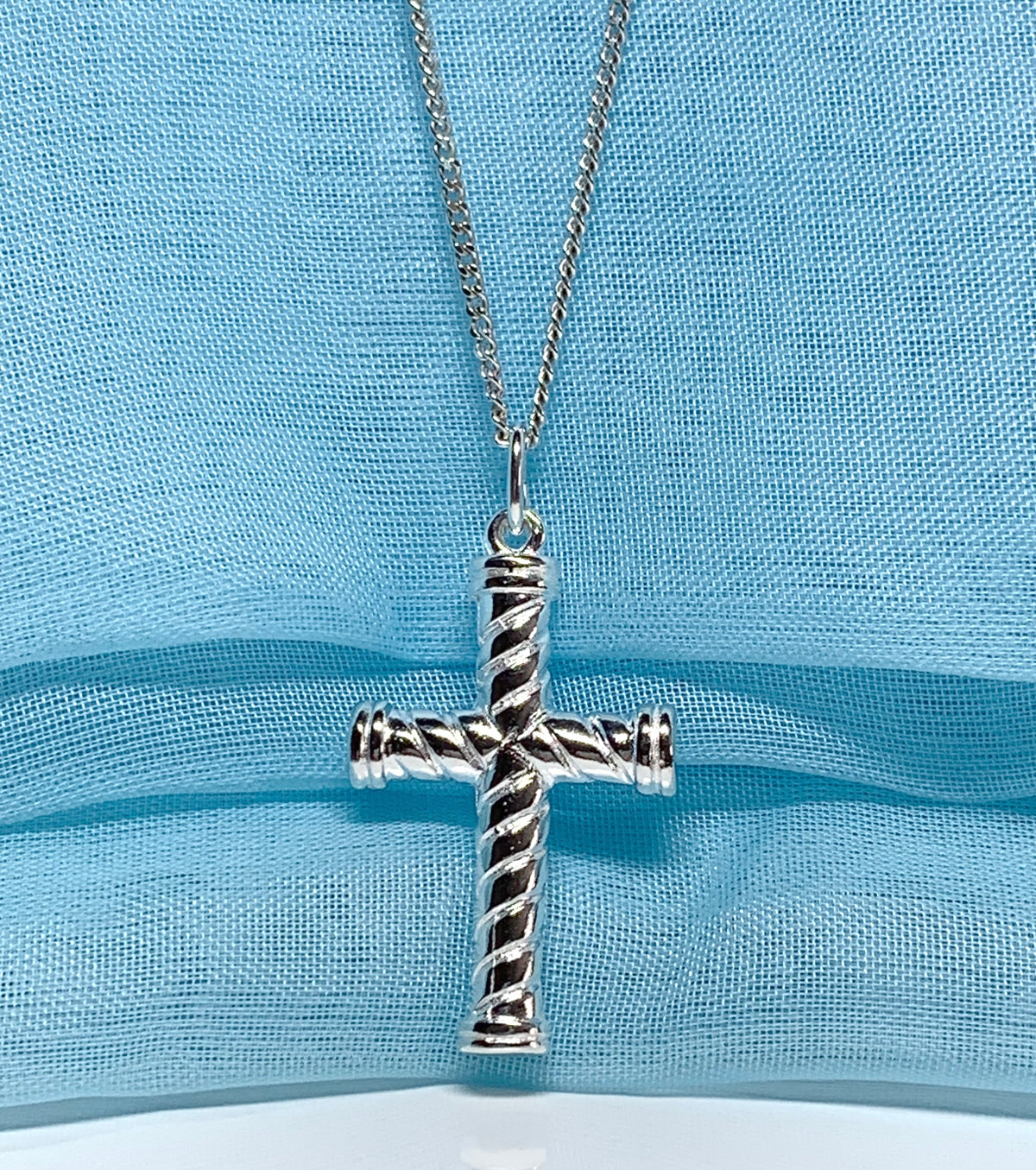 Diamond cut cross patterned sterling silver and chain