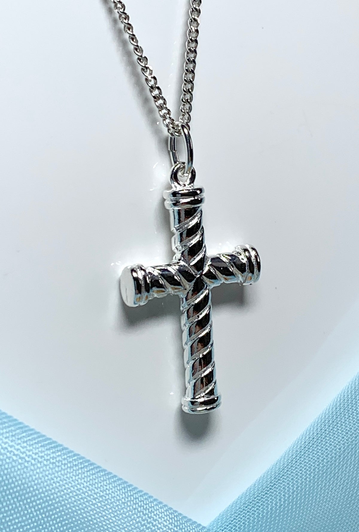 Diamond cut cross patterned sterling silver and chain
