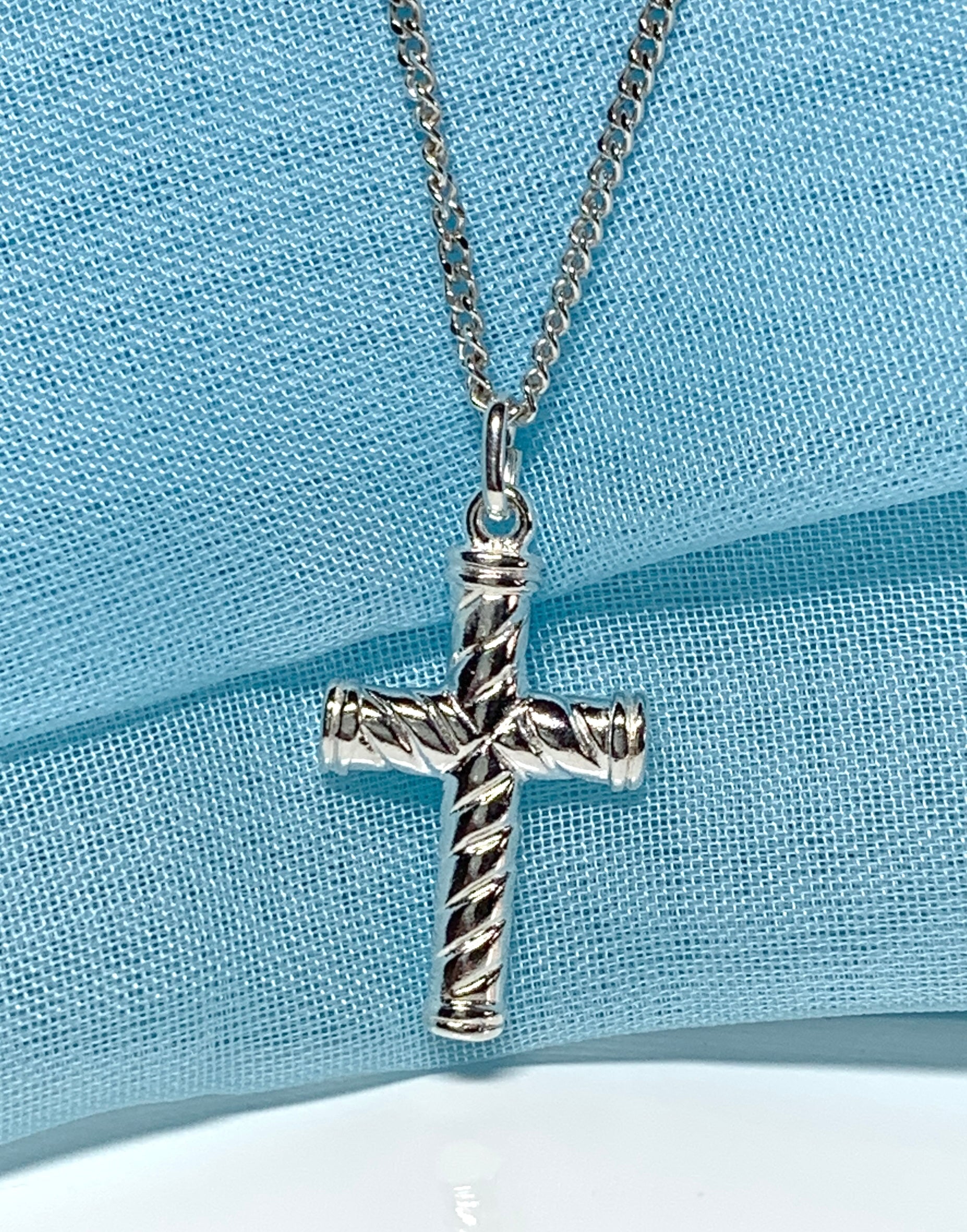 Diamond cut cross patterned sterling silver and chain