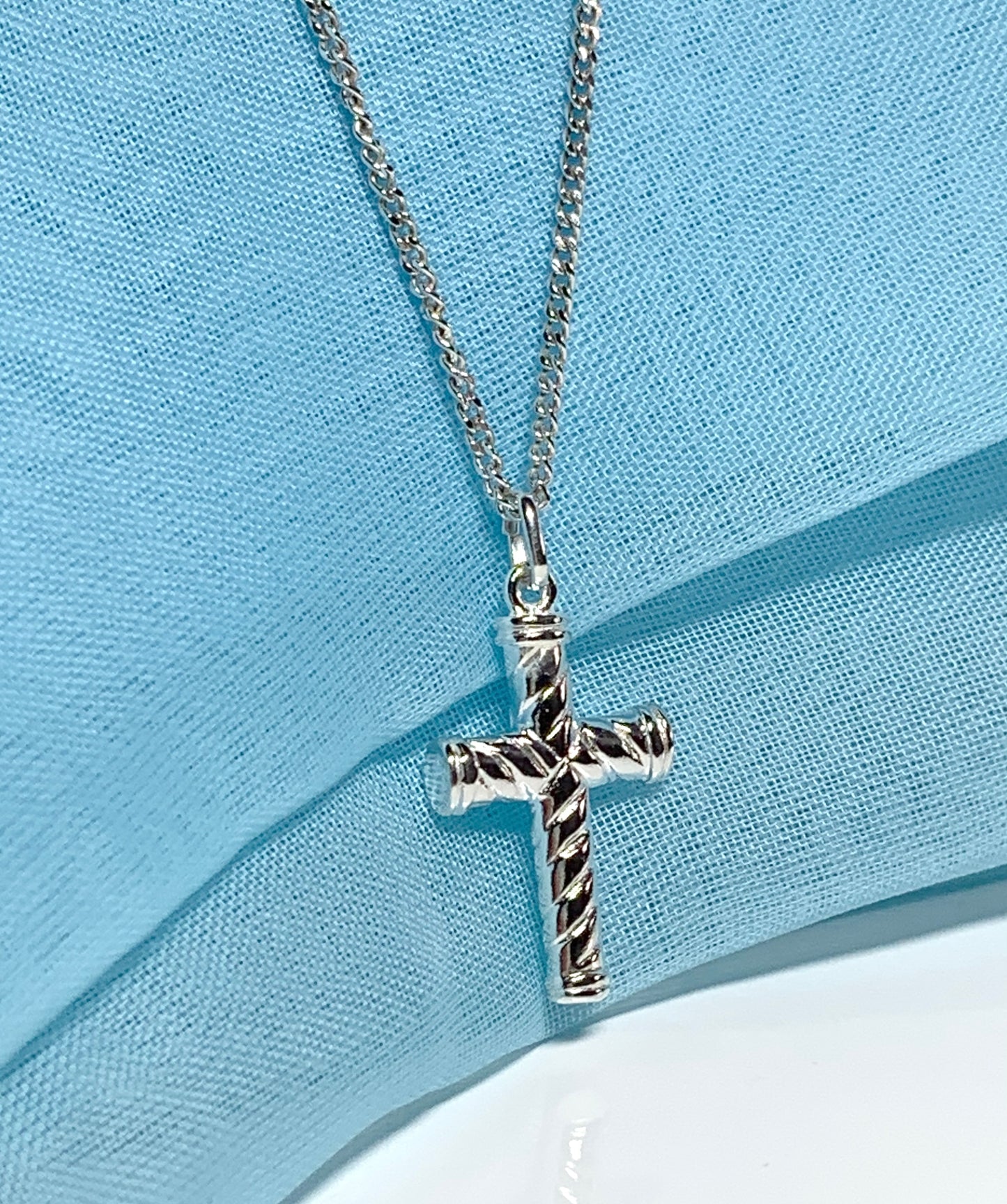 Diamond cut cross patterned sterling silver and chain