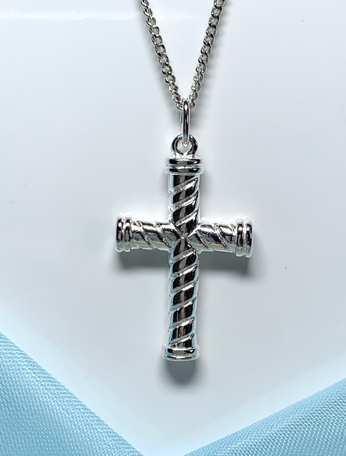 Diamond cut cross patterned sterling silver and chain